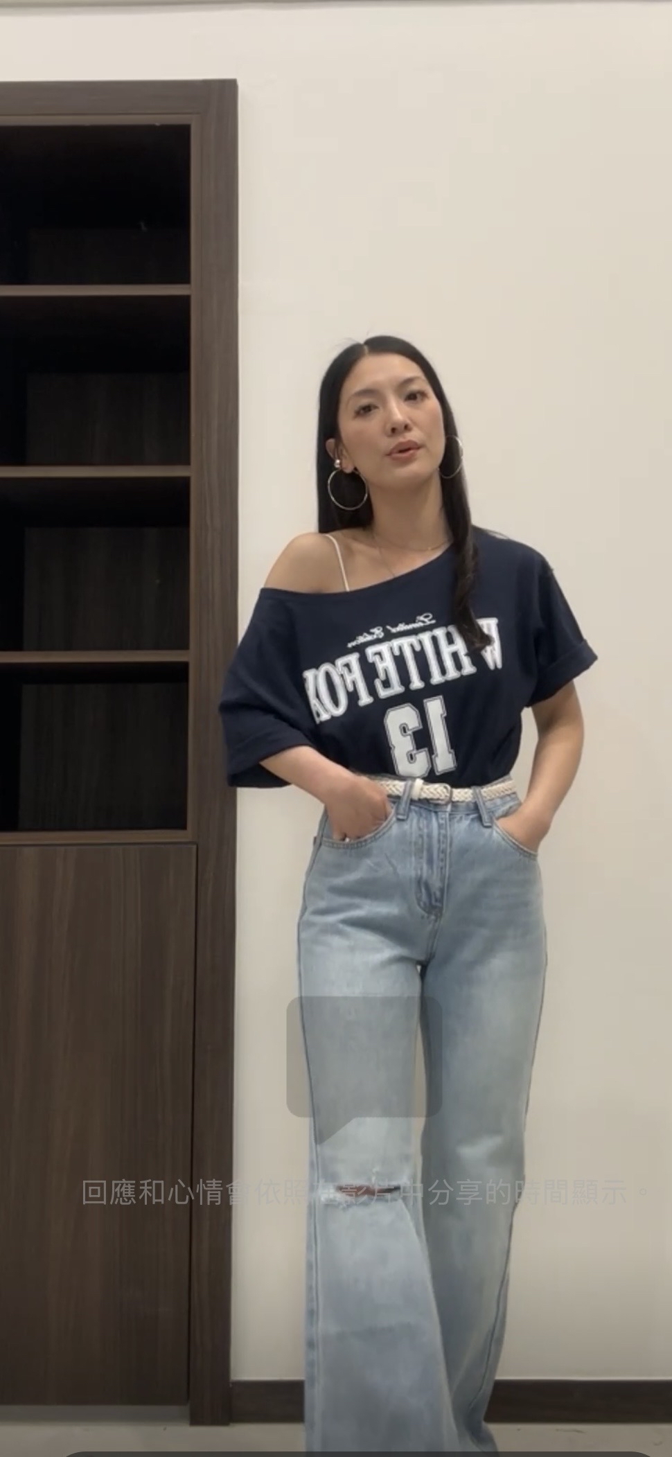 F09 單邊露膊英文字tee