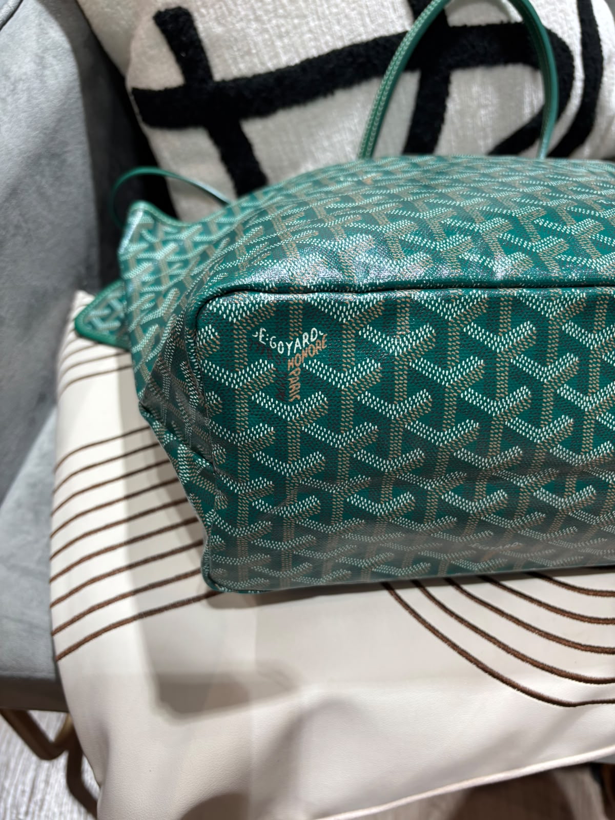 Goyard Saint Louis pm tote bag  100% Authentic, 95%New 