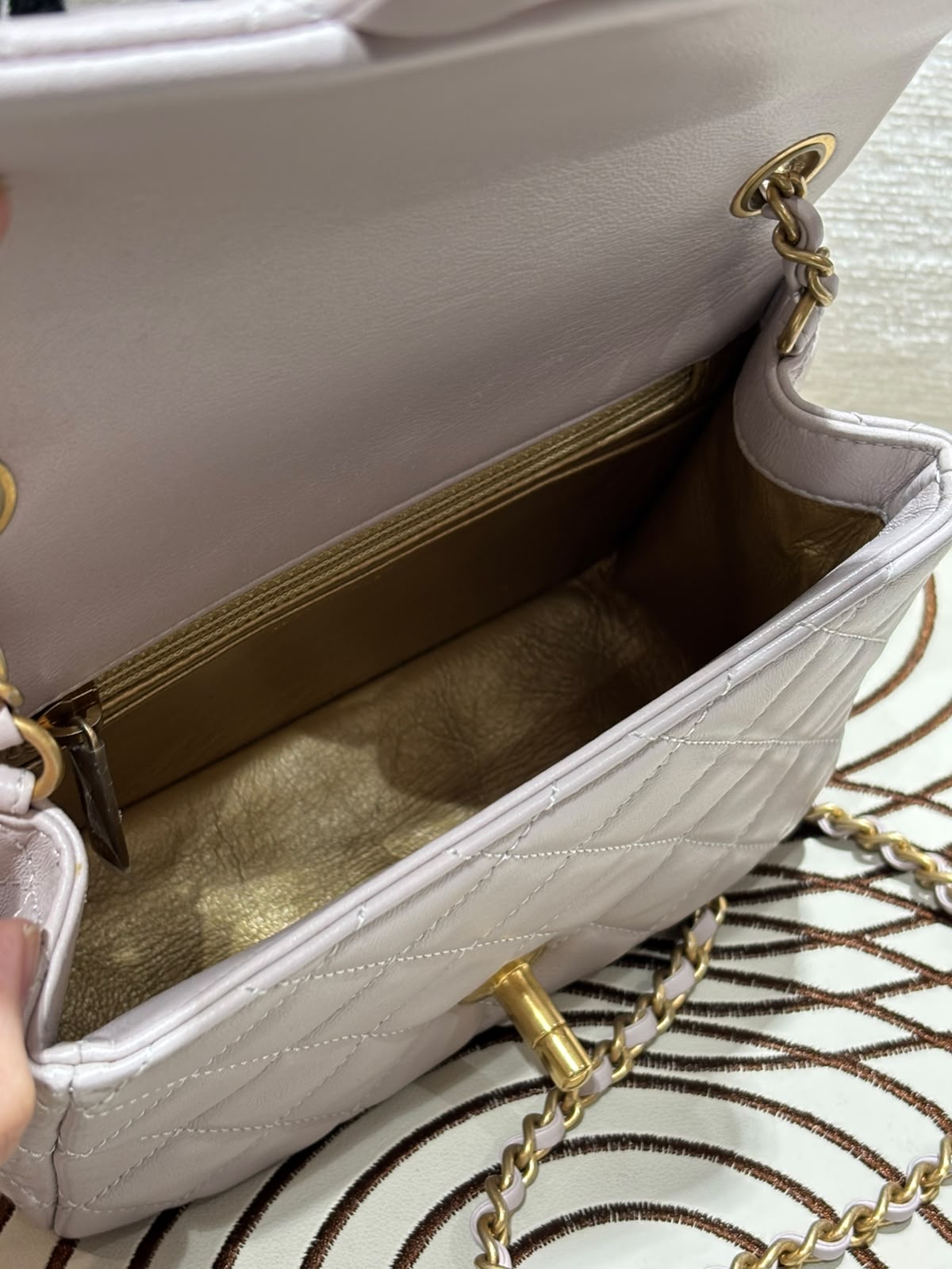 Chanel mini flap with pearl crush 金球方胖子 100%Authentic,98%new ✅晶片✅收據✅dust bag✅box