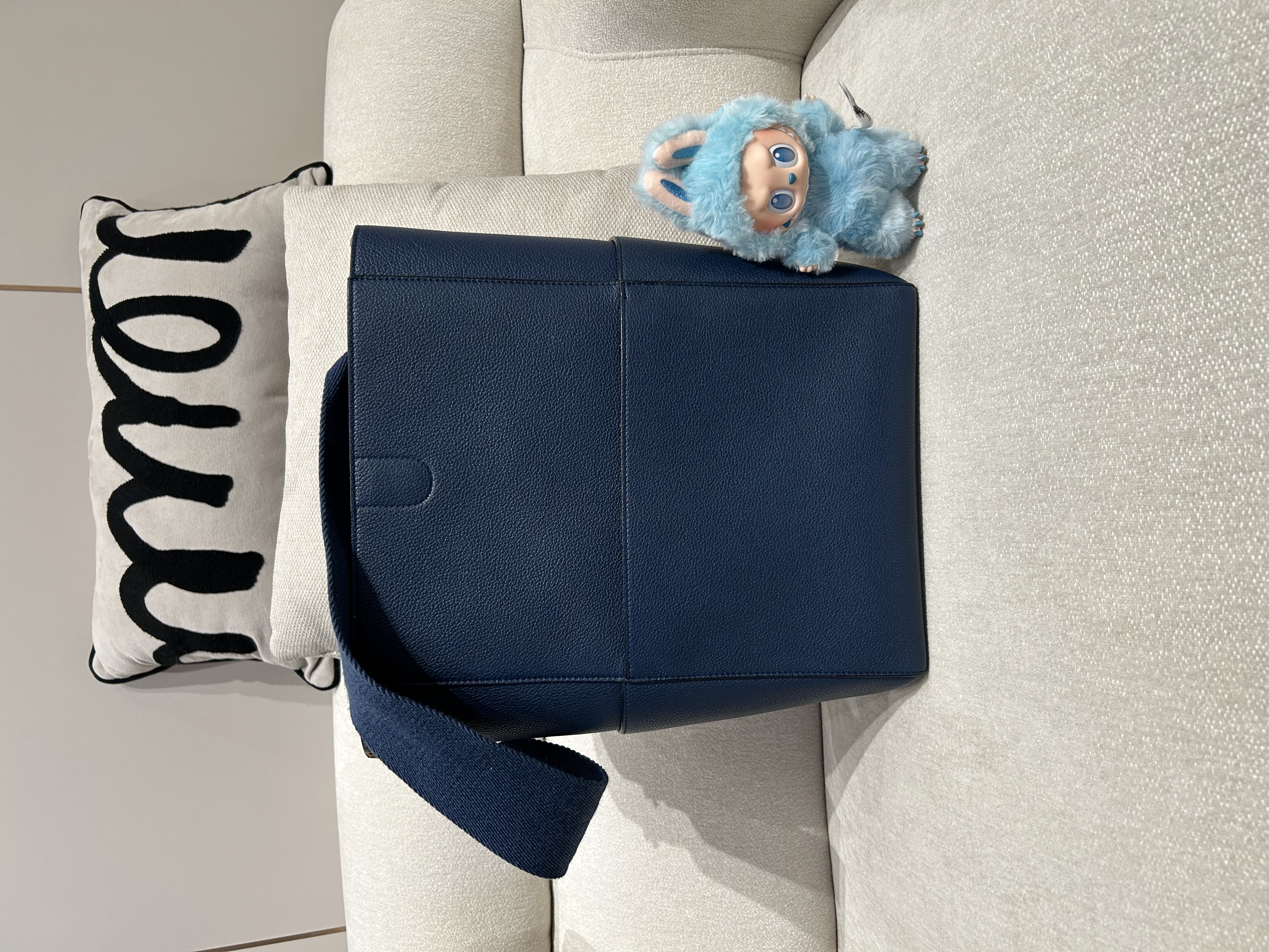 Celine sangle medium 牛皮shoulder bag 100%Authentic,98%new ✅dust bag