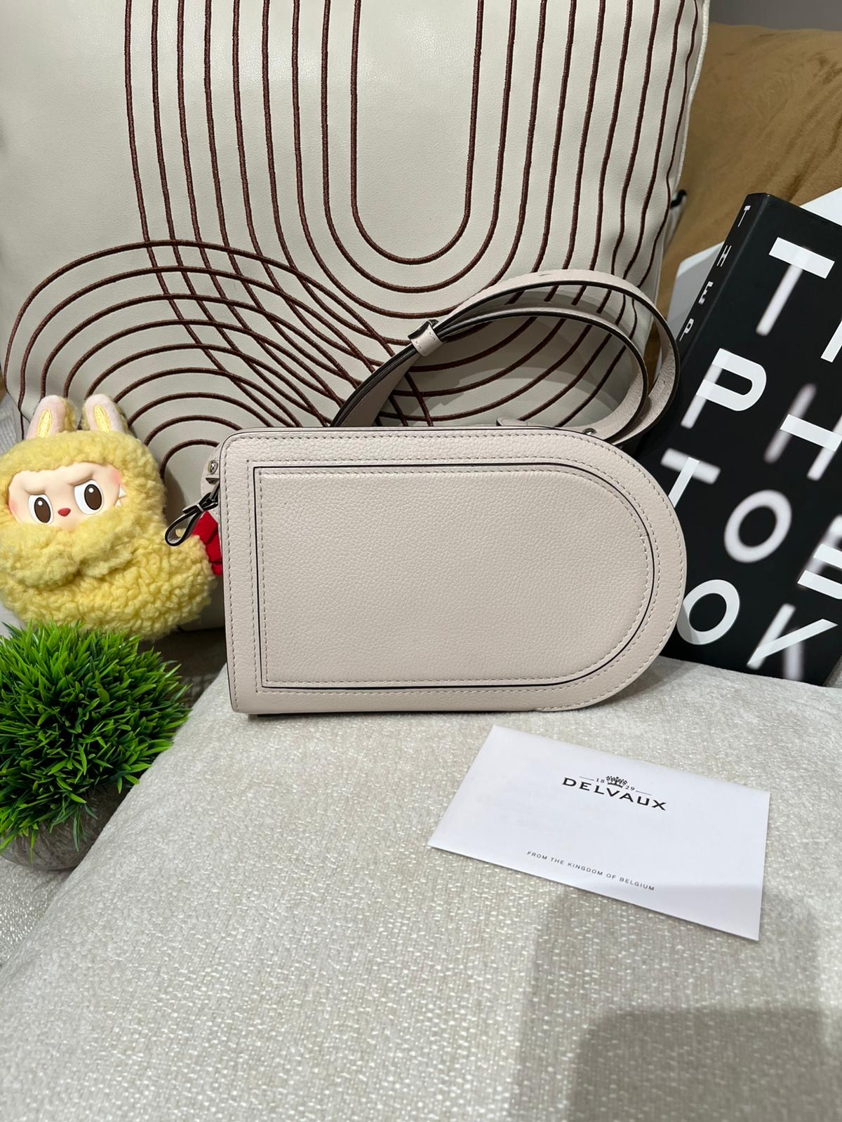 Delvaux Pin Jumping Calfskin 100%Authentic, 99%New ✅專門店收據✅證書✅Booklet✅Tap✅Dust bag