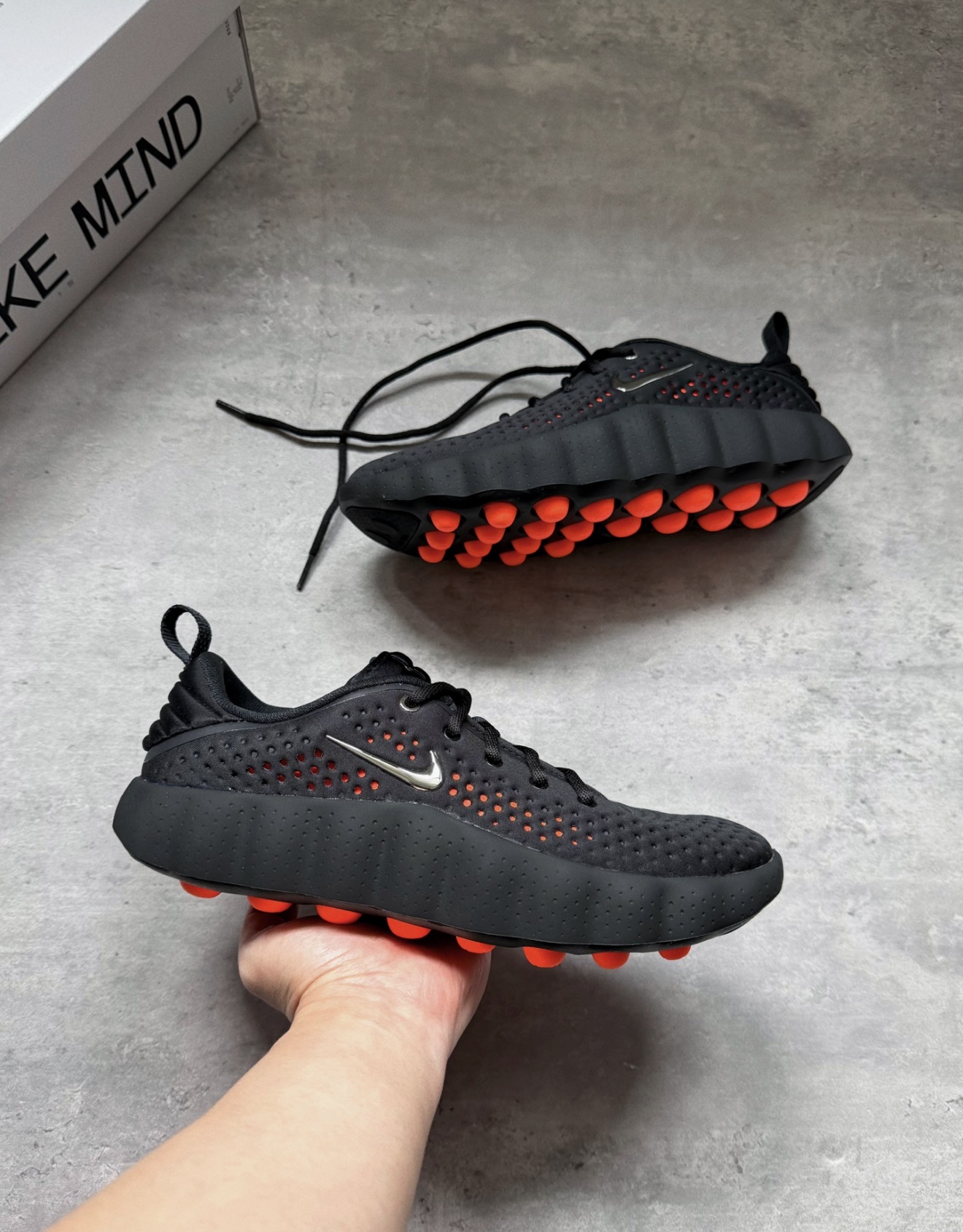 Nike Mind 002 Black Hyper Crimson HQ4310-001 HQ4308-001