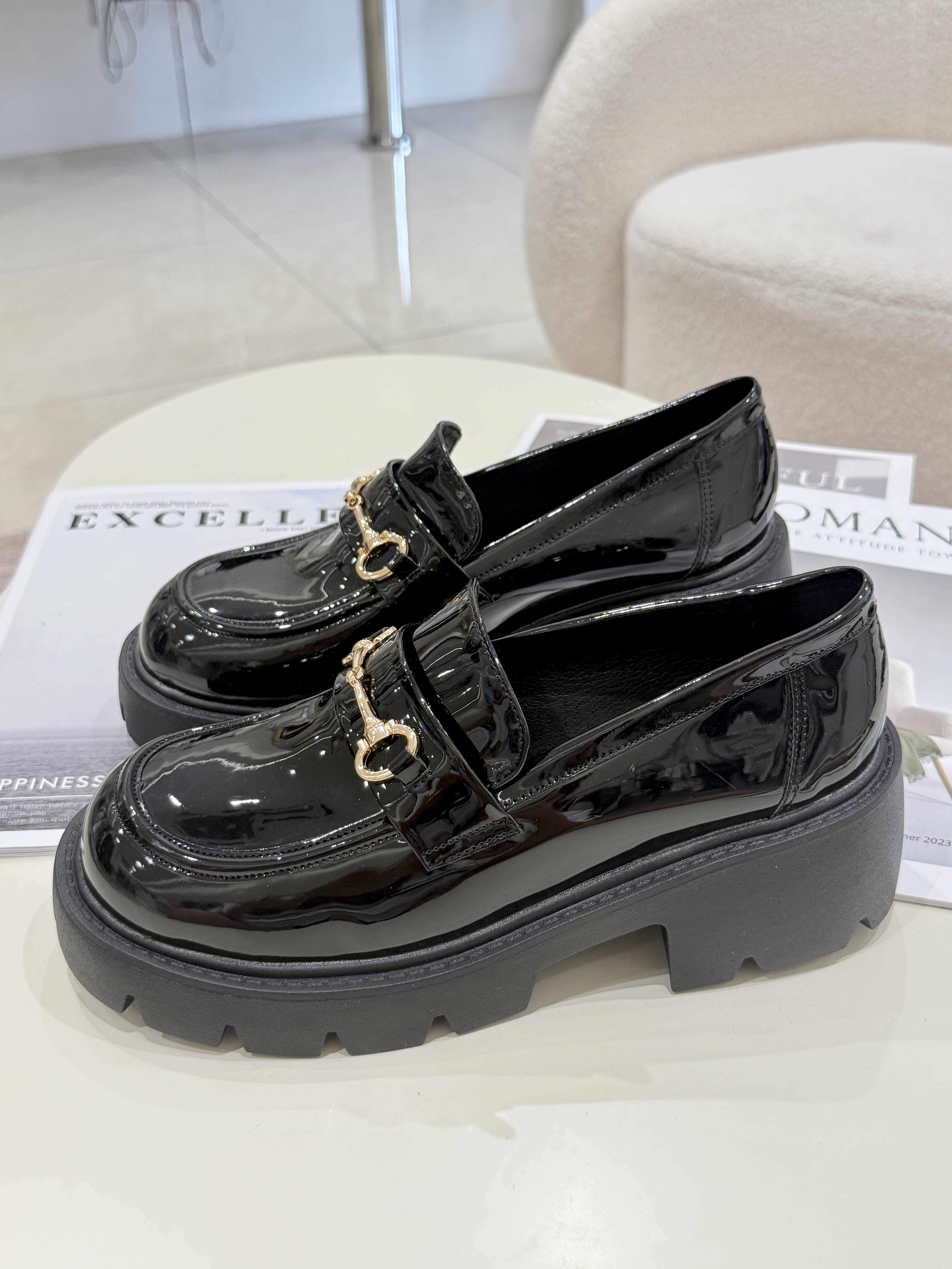 TA77 爆款百搭马蹄扣乐福鞋