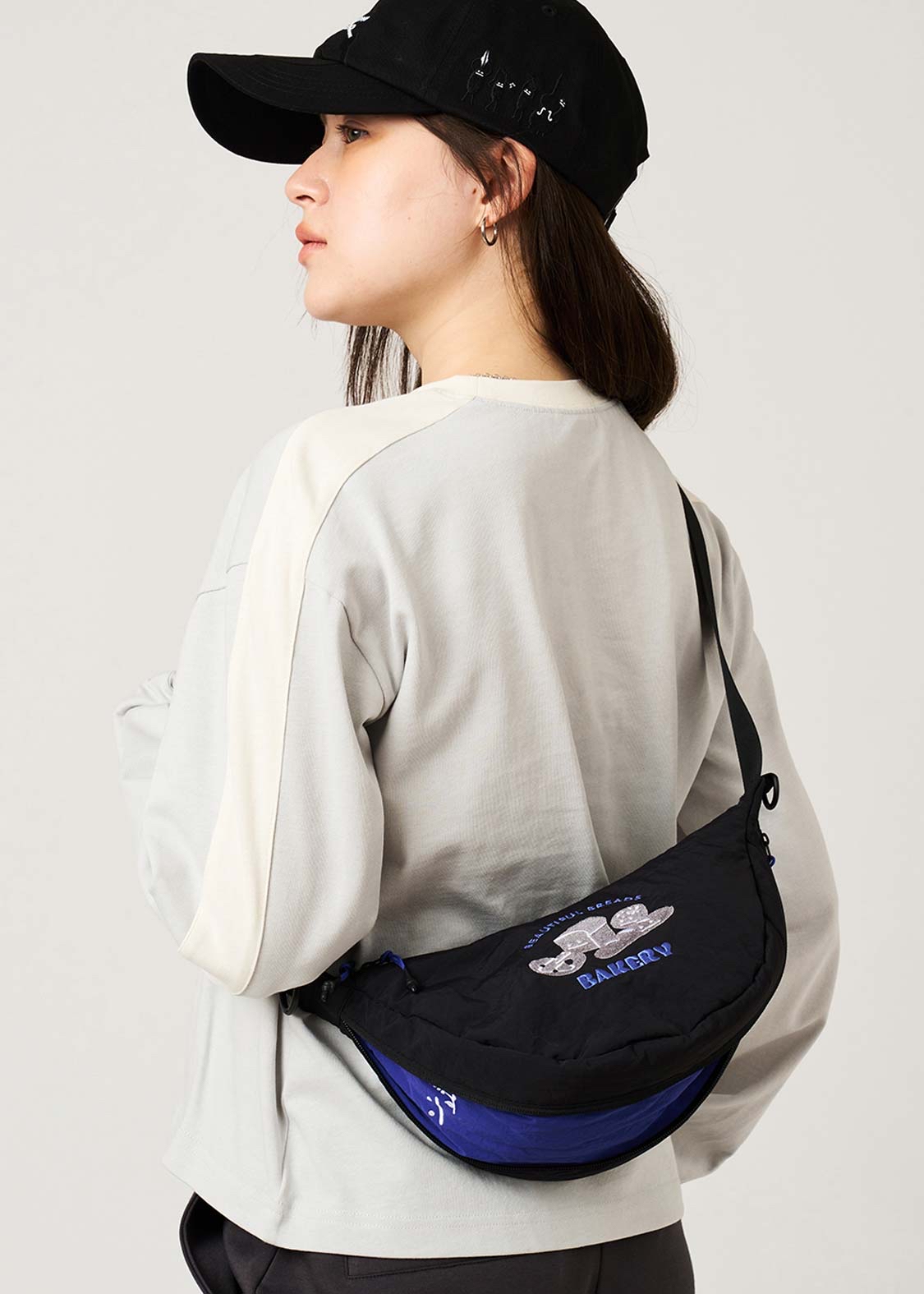 日本預訂📍黑豆人得意麵包圖案斜咩袋/兩用袋