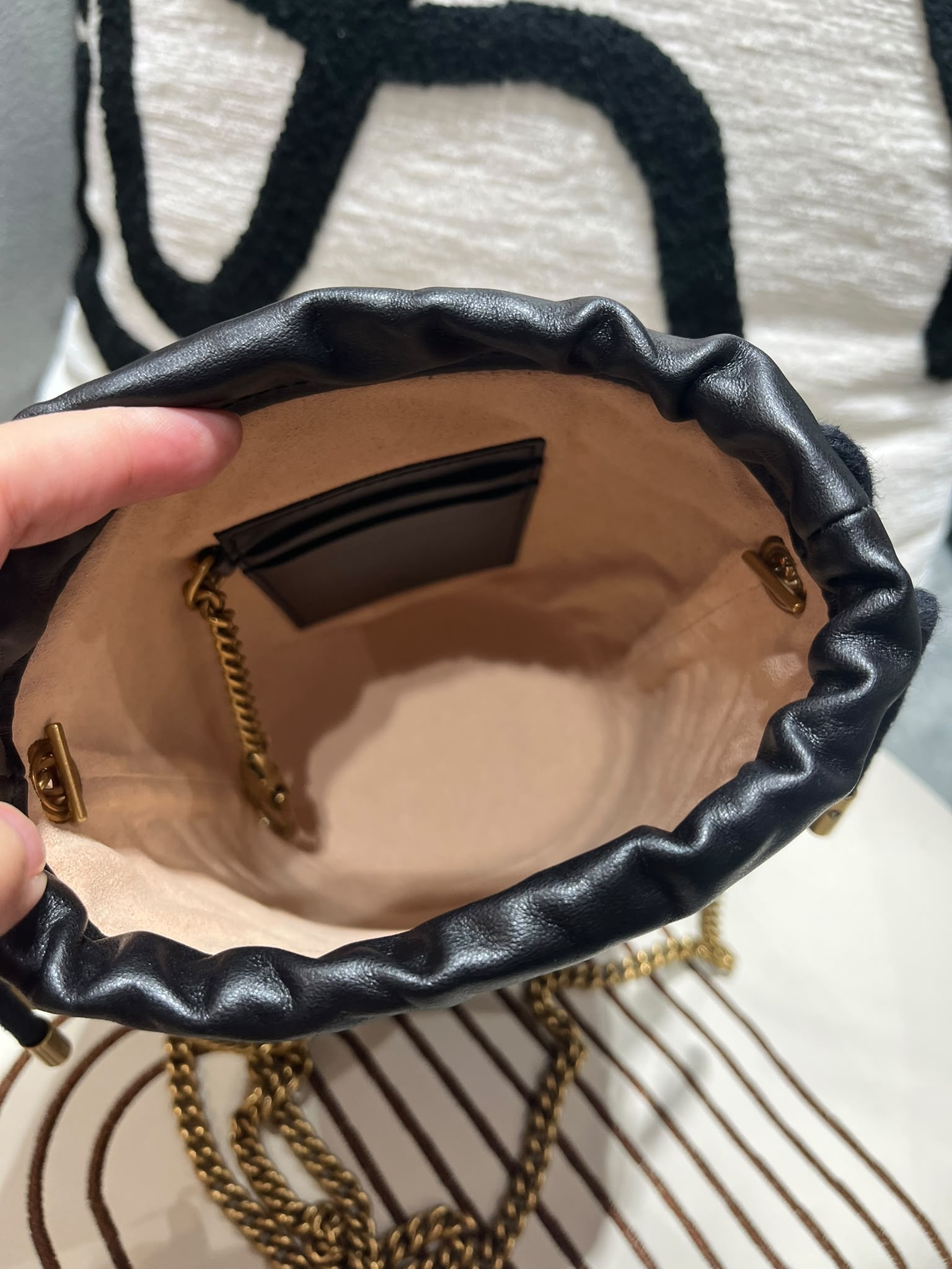 全新 GUCCI GG Marmont mini matelassé leather bucket bag 黑色牛皮水桶斜孭袋 100%Authentic, 全新未使用品 ✅dust bag✅box