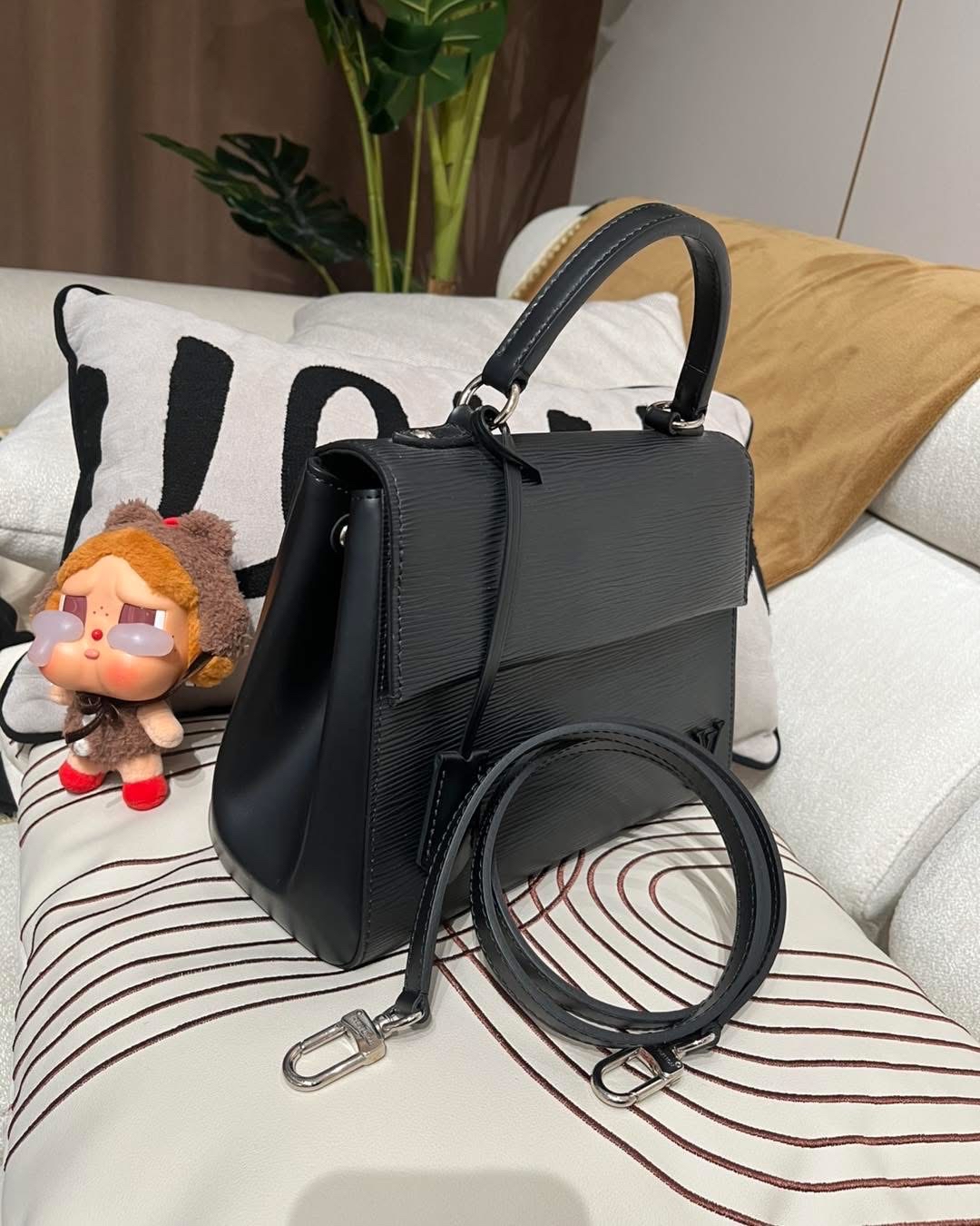 Lv Cluny bb epi leather black 100%Authentic,95%new ✅專門店收據✅key lock✅strap✅dust bag