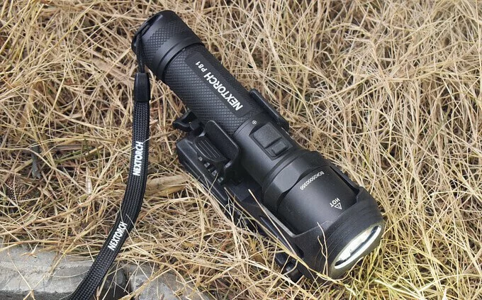 Nextorch V51 360度可旋轉電筒快拔套