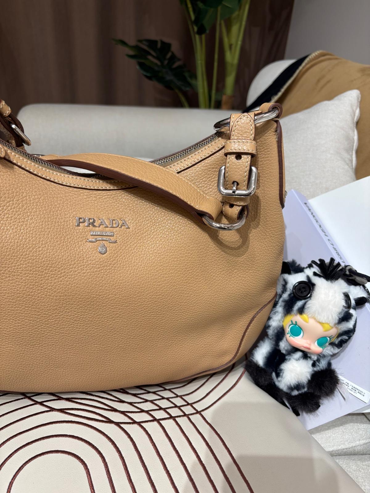 Prada hobo calfskin 100%Authentic,98%new 