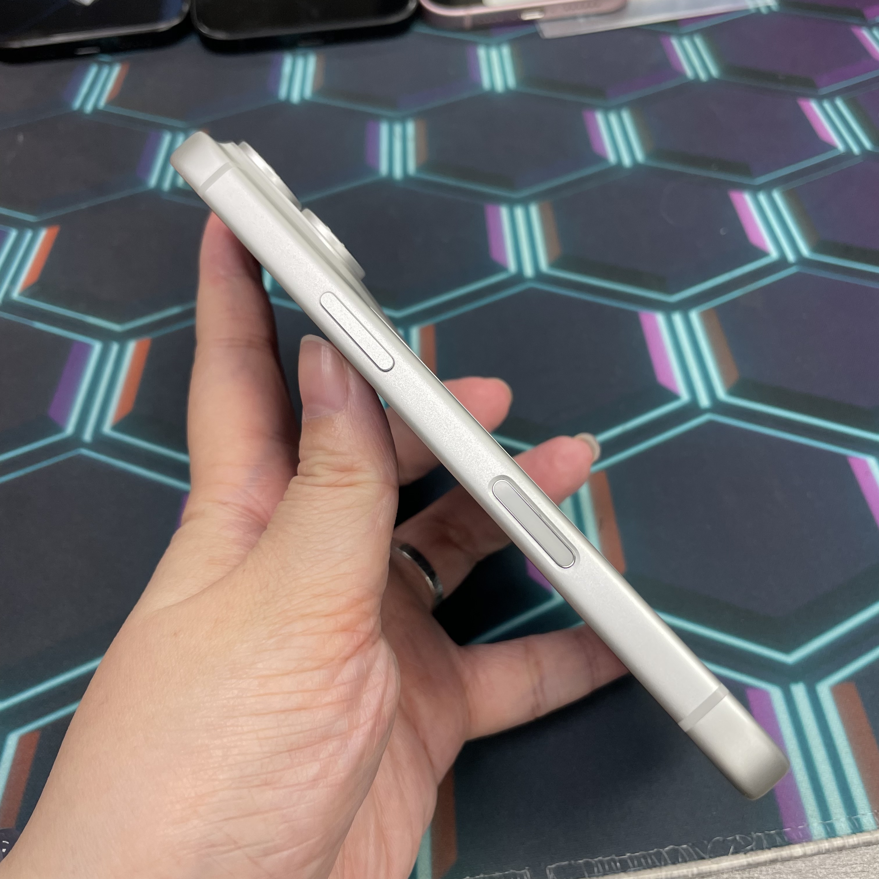 *8257 17 pro 完美機 1TB 電89 銀色 sliver