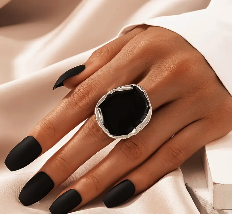 Retro, Unique, And Exaggerated Style Combines With The Irregular Dripping Oil Golden Ring