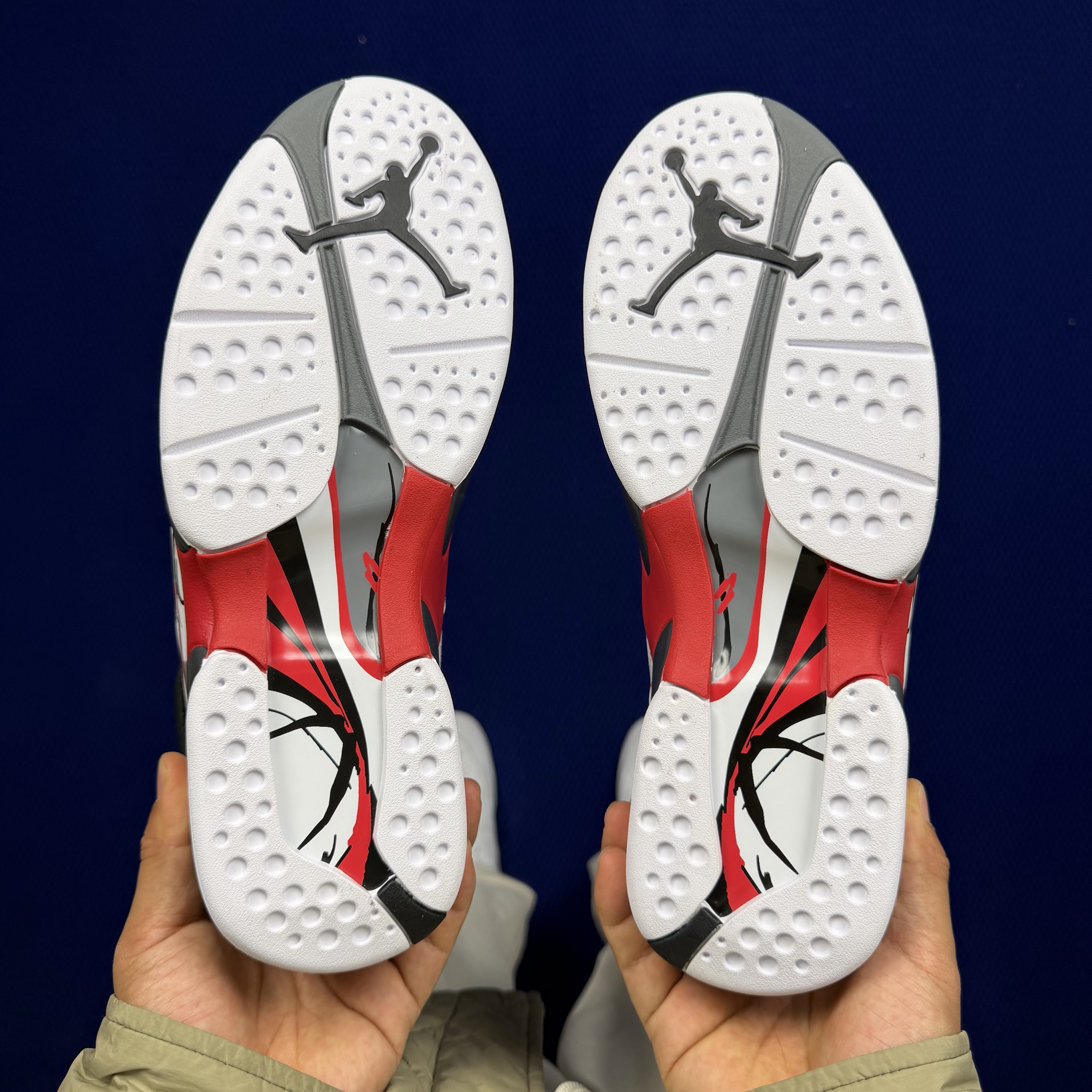 Air Jordan 8 "Bugs Bunny"305381-100