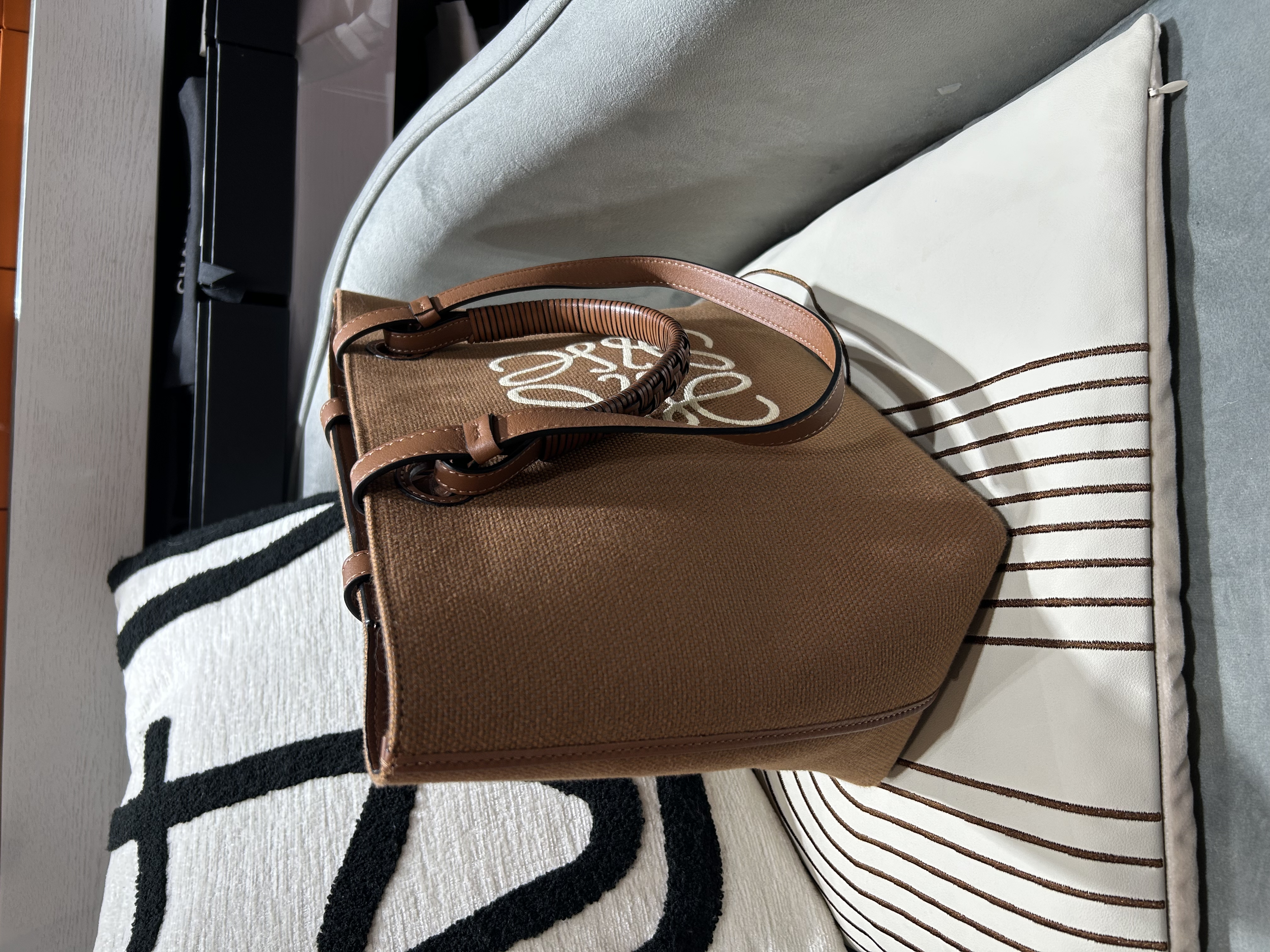 LOEWE Anagram 2 way bag tote shoulder bag Tan 100%Authentic, 98%anew ✅Dust bag