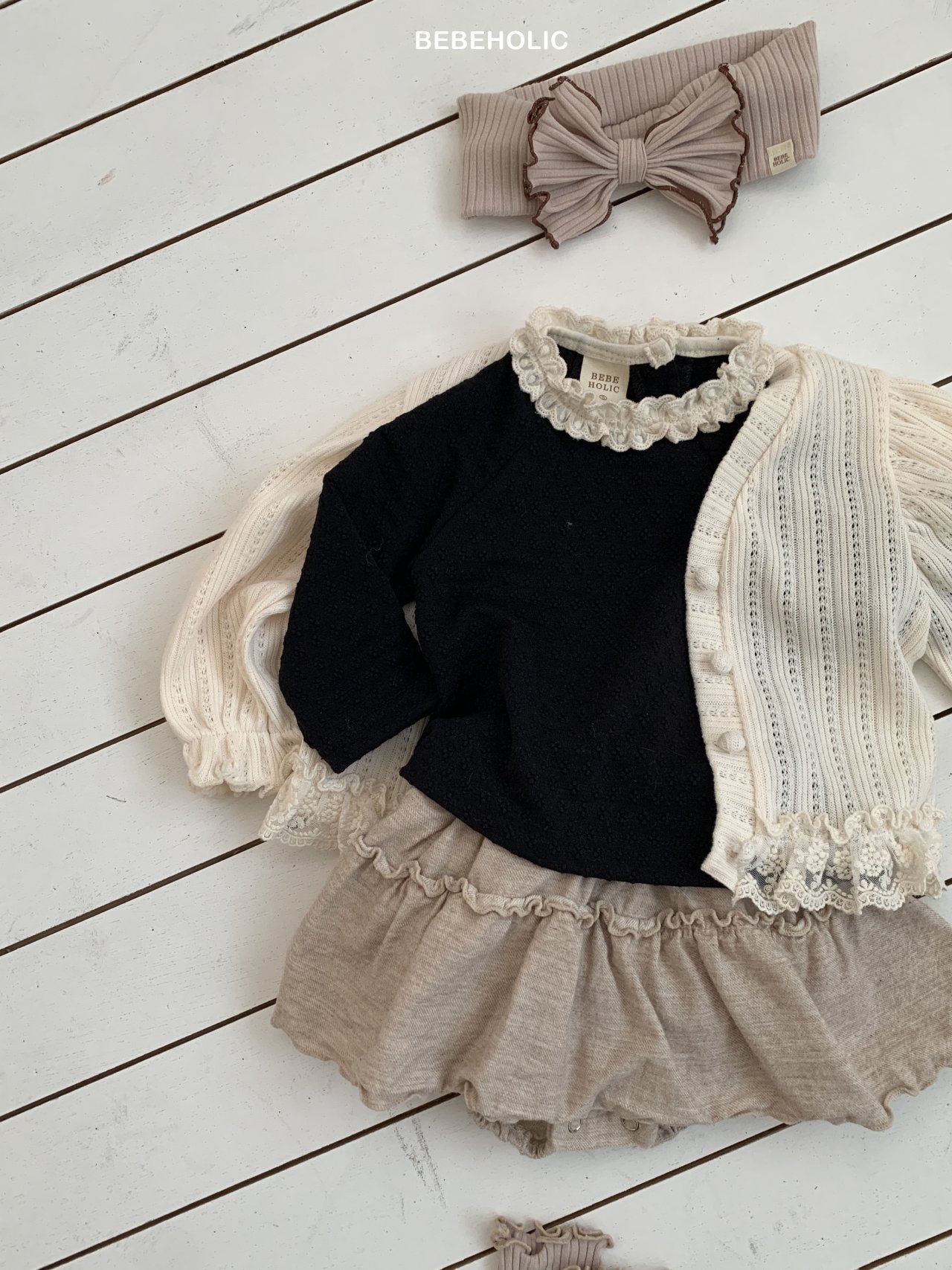 🌸預訂 韓國直送🌸🇰🇷BEBEHOLIC三色提花蕾絲花邊領長袖上衣