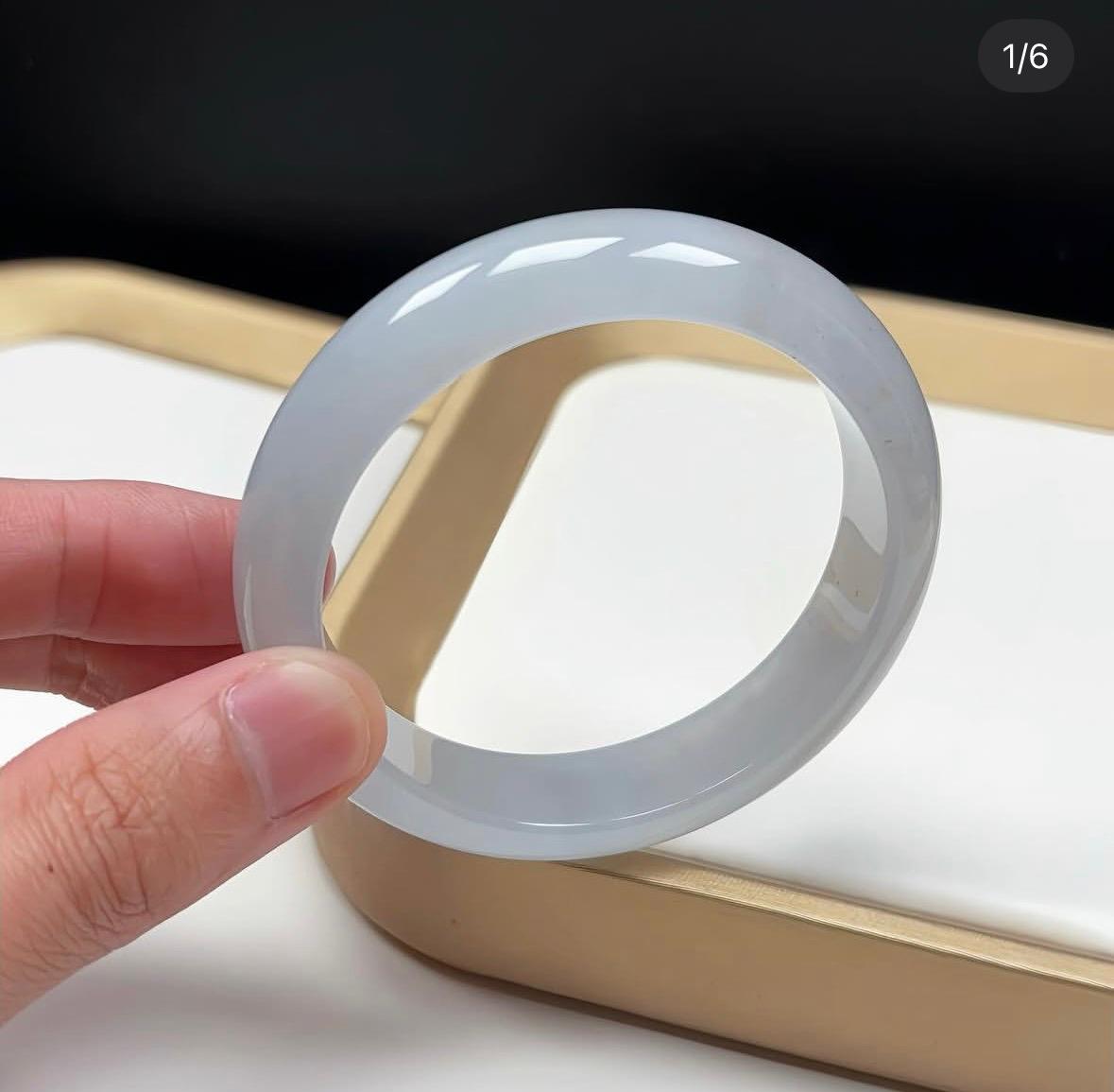 54.2mm 冰白灑金翡翠福鐲 (附送香港鑑定證書）