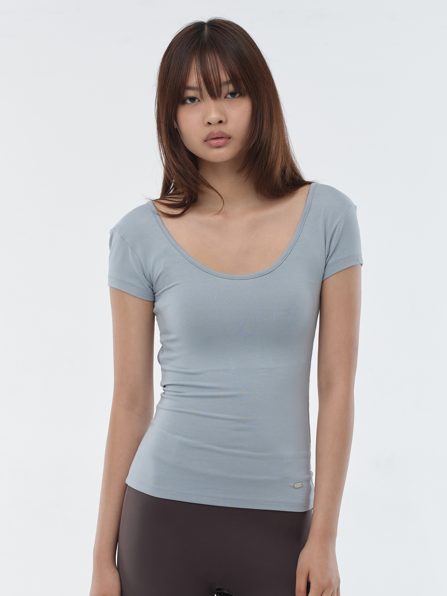 預購_Back open short-sleeved T-shirt by Conch