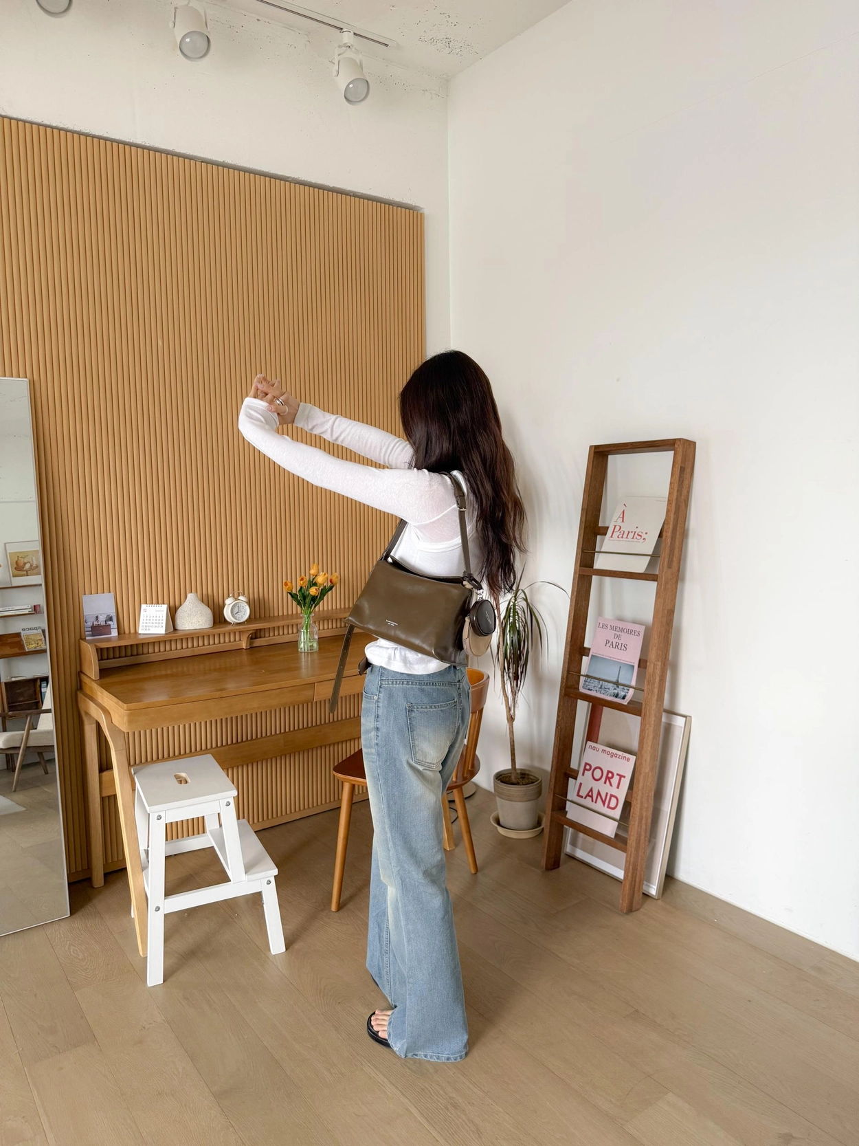 【26SS新皮】預訂_牛皮亮面 Bread bag 磁吸枕頭包 (M) By Bucks & leather