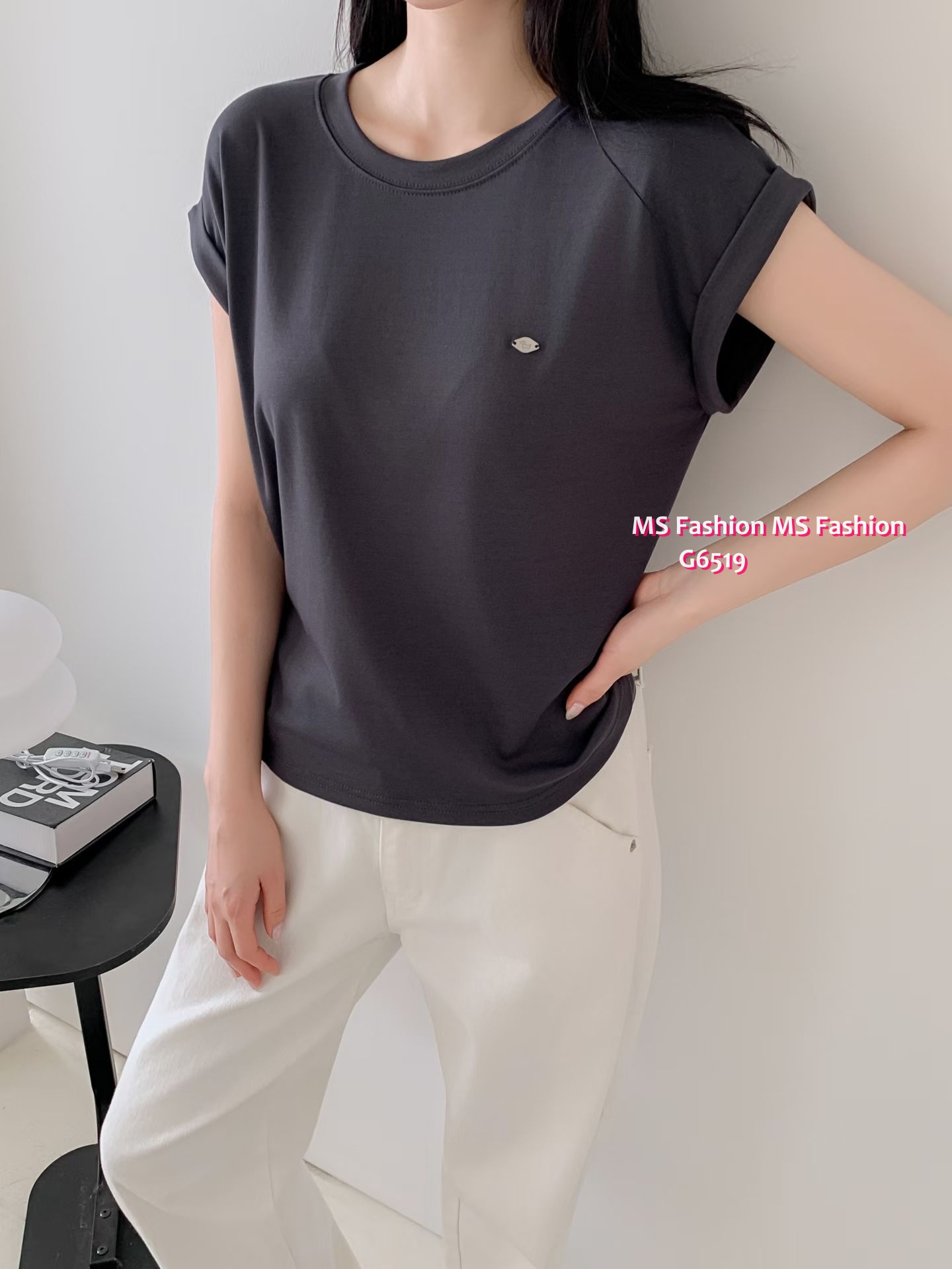 G6519 小飾扣摺袖top