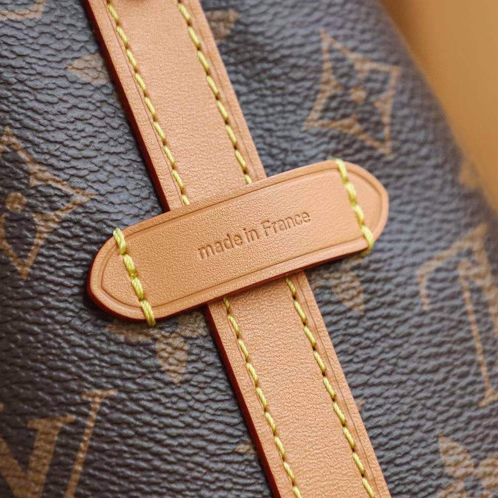 特级CarryAll 小号手袋 👜✨ 独家渠道货 细节实拍图！A级全钢五金 360度无死角 随意看看 尺寸：29.0 x 24.0x 12.0 cm