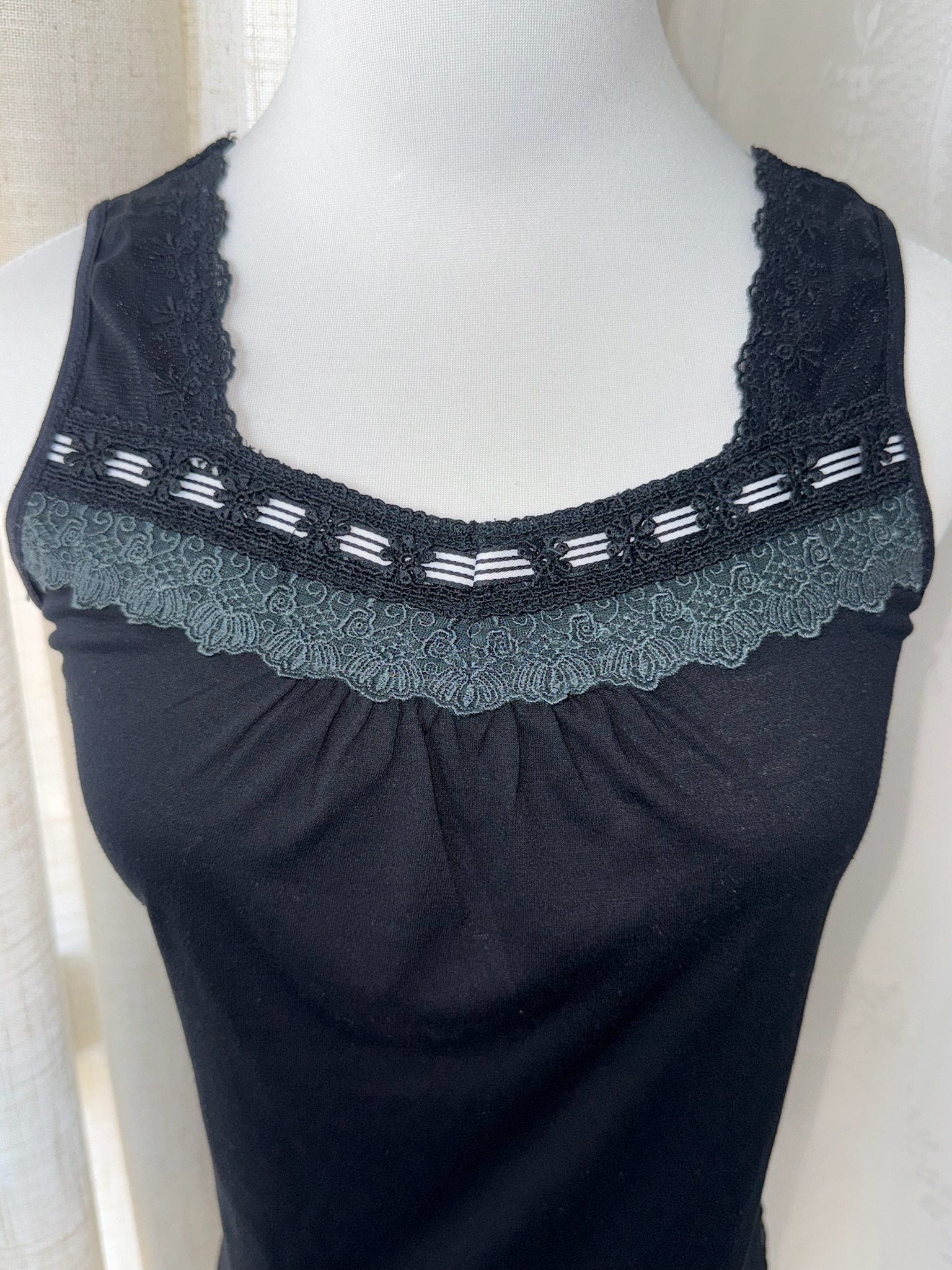 Axes Femme Lace-Trim Square Neck Sleeveless Top