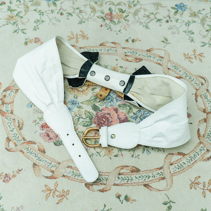 Vintage 1980s Dramatic Leather and Metal Double Layer Bow White Leather Belt from Canada(MT1583)