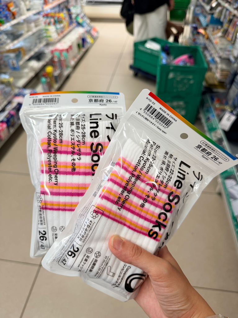 Family Mart 最新襪款