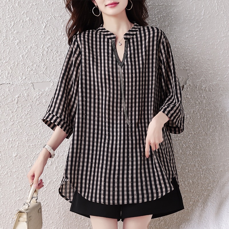 B198(2562) 韩版时尚小尖角流苏闪钻领边格纹边圆角黑上衣