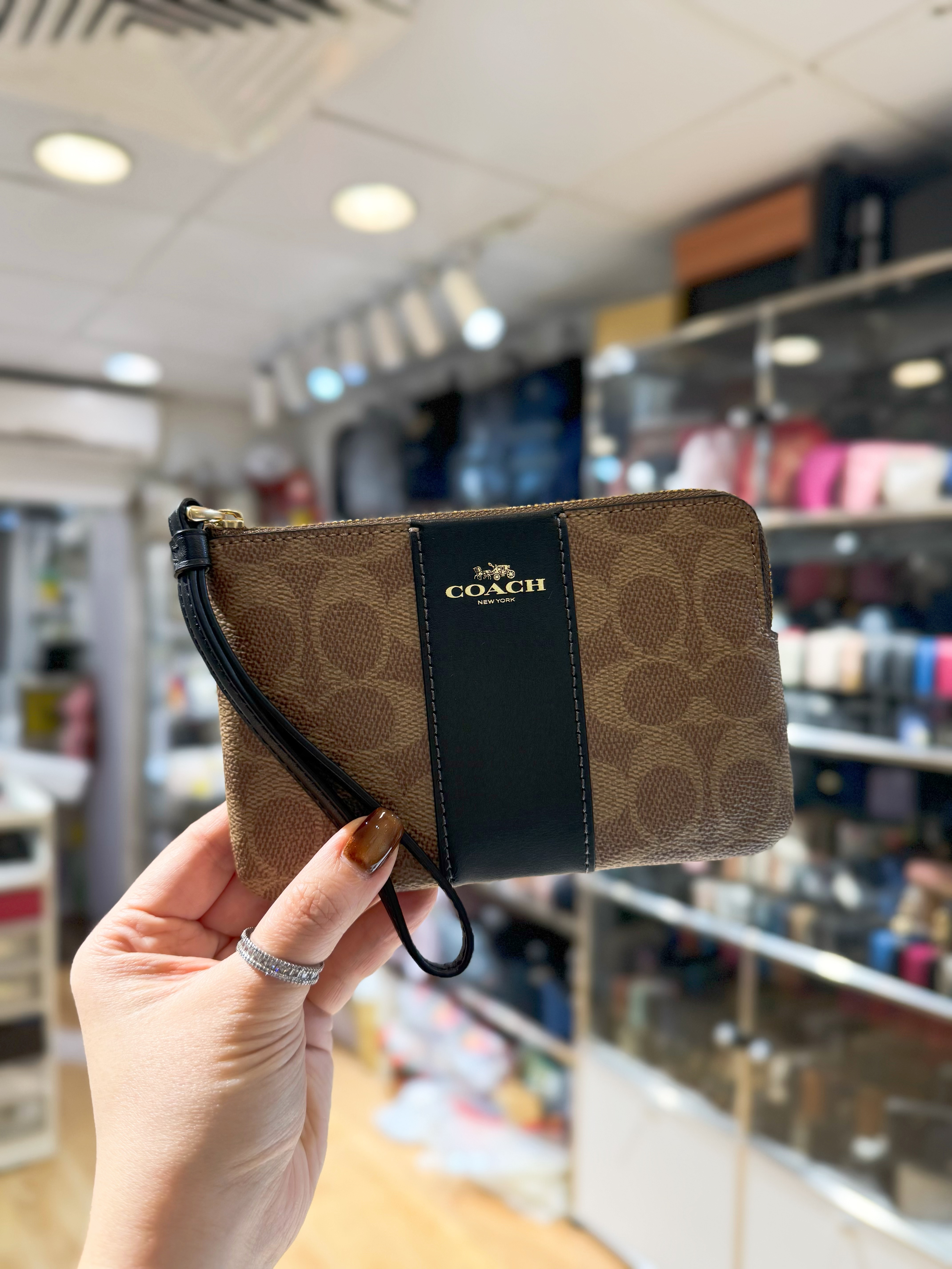 Coach wristlet logo/m/blk