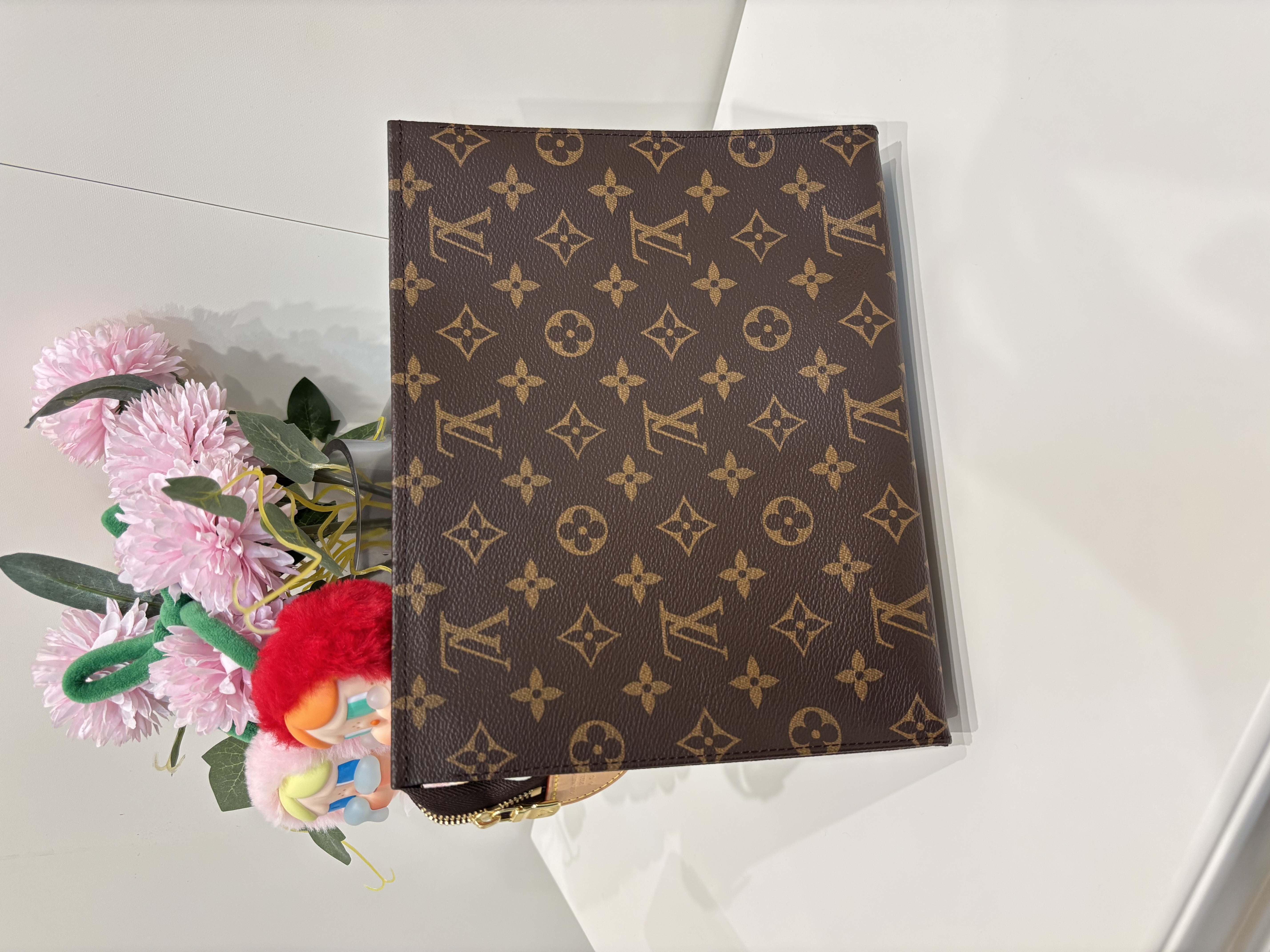 Lv pochette Toilette 26 clutch Monogram 梳洗包100%Authentic, 99%New