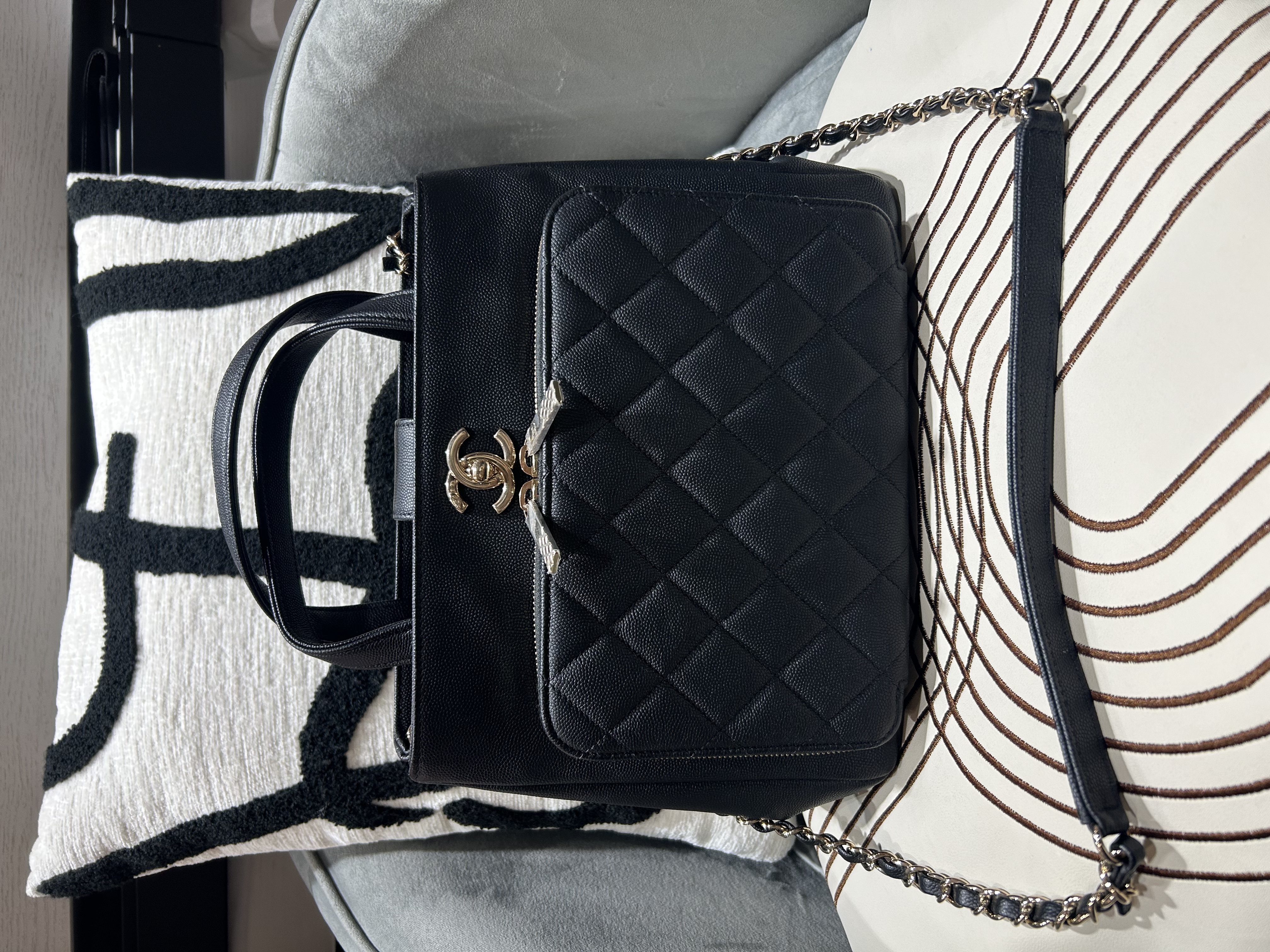 CHANEL Business Affinity Small Caviar calfskin bag 黑色顆粒紋小牛皮金扣兩用袋A93750  