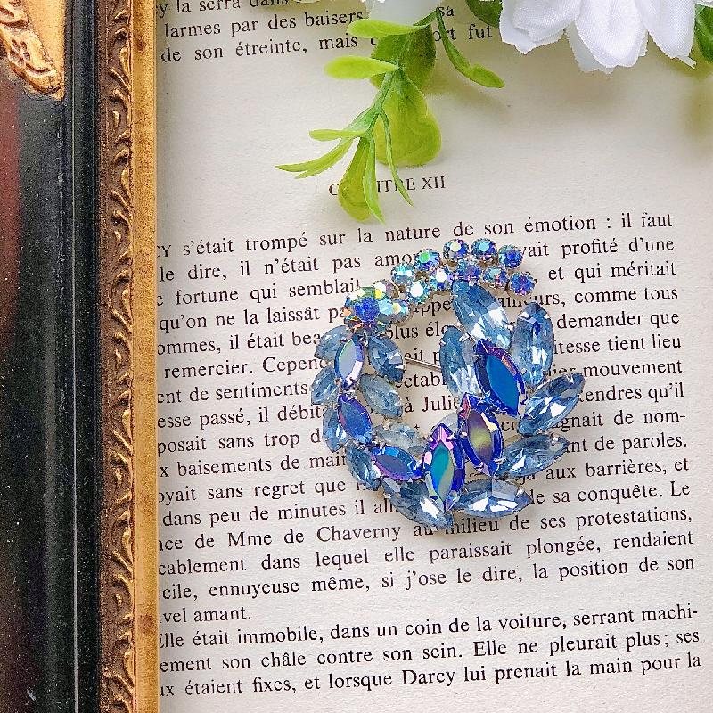 C.a. 1950-60s Montreal Continental Aurora Borealis & Blue Crystal Two Layer Foliage Brooch (MT1851-7)