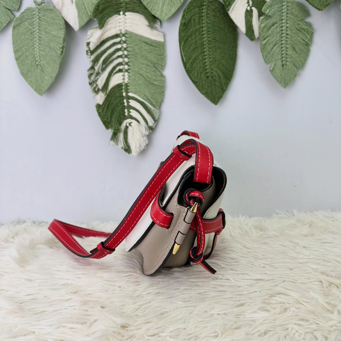 LOEWE 🤍PRE OWNED 白色拼紅色金扣 Gate Small Size 單肩斜肩包❤️