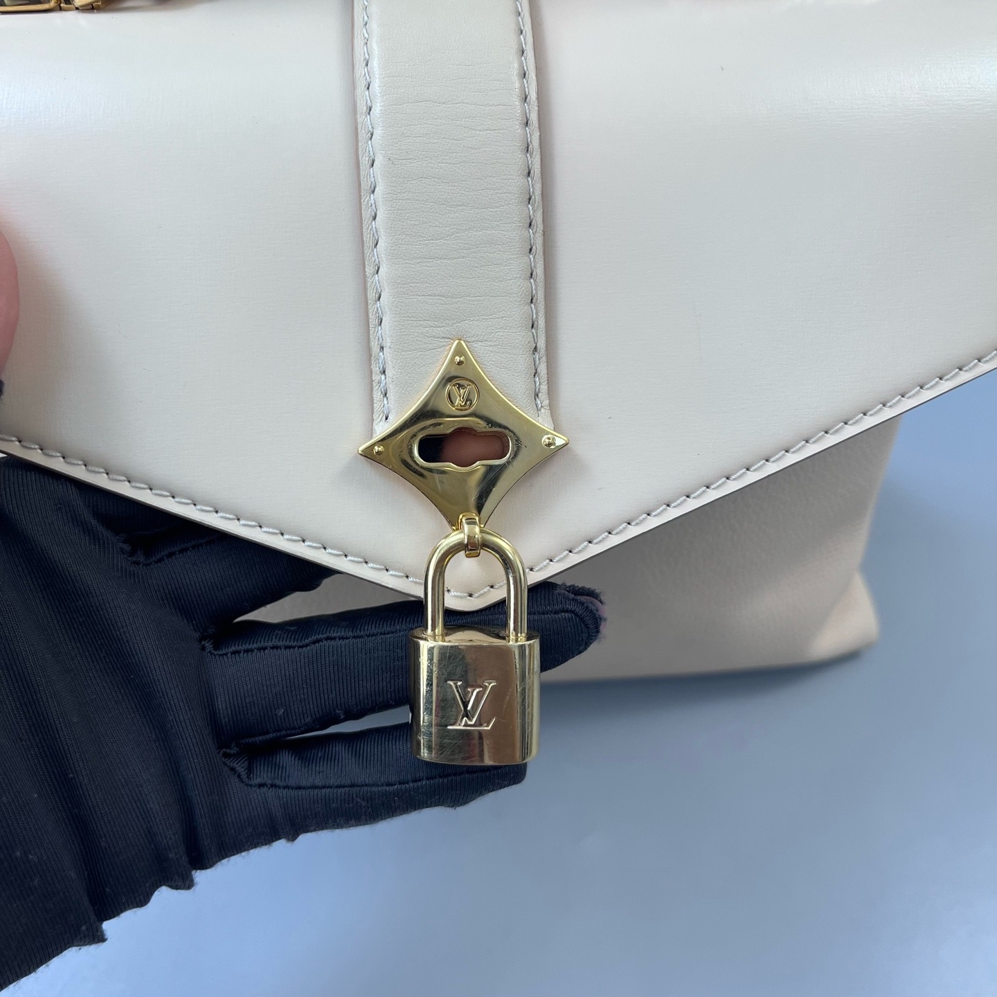 【預訂貨品】LV rose des vents奶白色斜孭袋