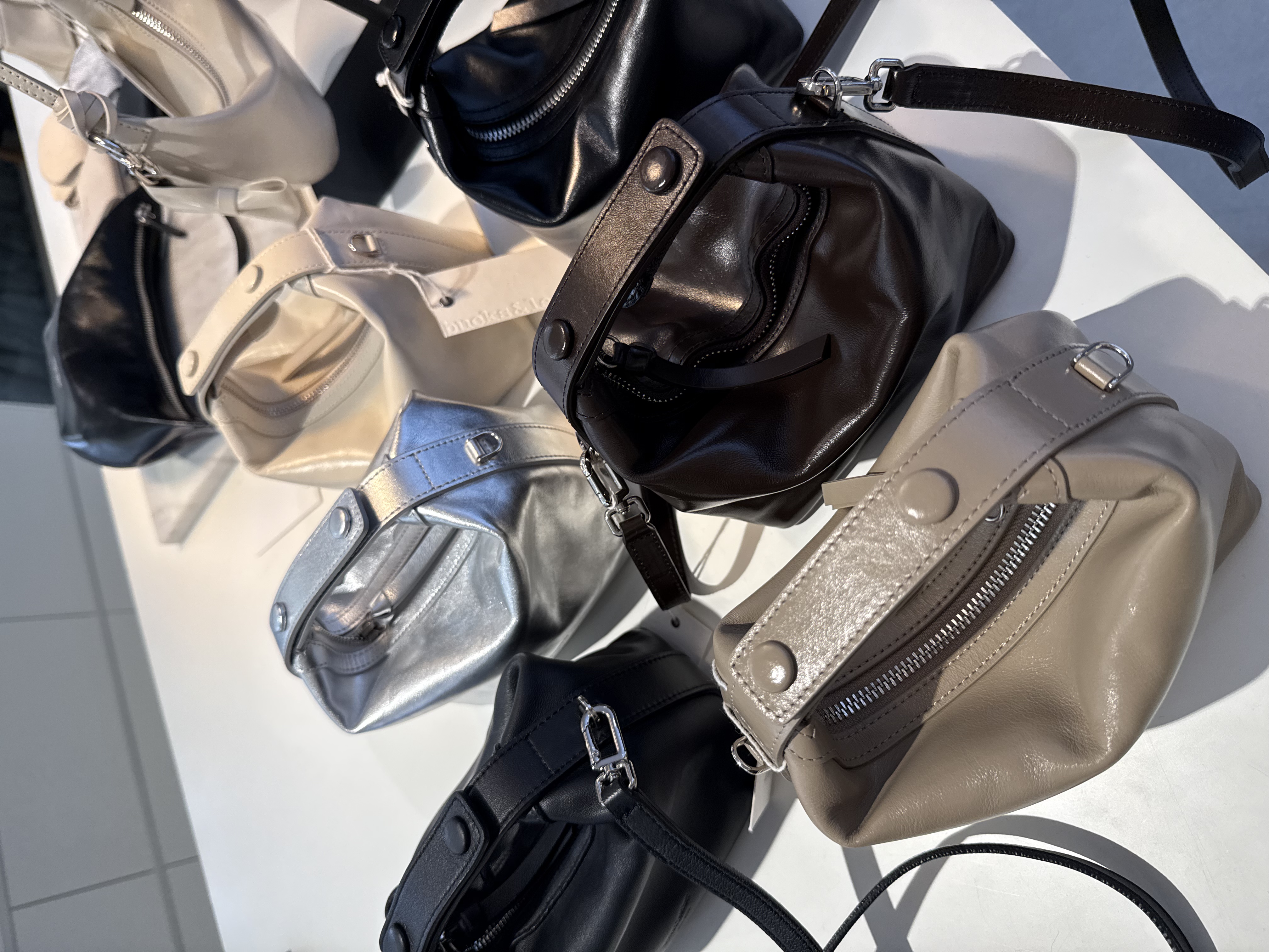 【26SS】預訂_New button Cross - 亮面牛皮 by Busk & Leather