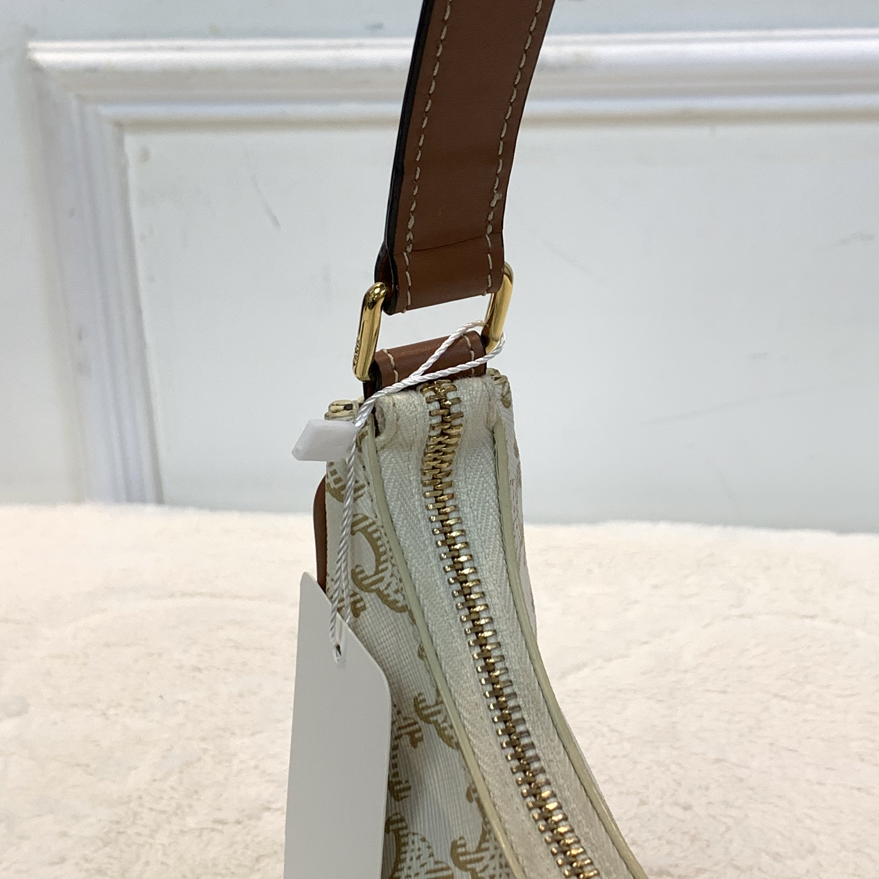 celine triomphe ava凱旋扣腋下包 