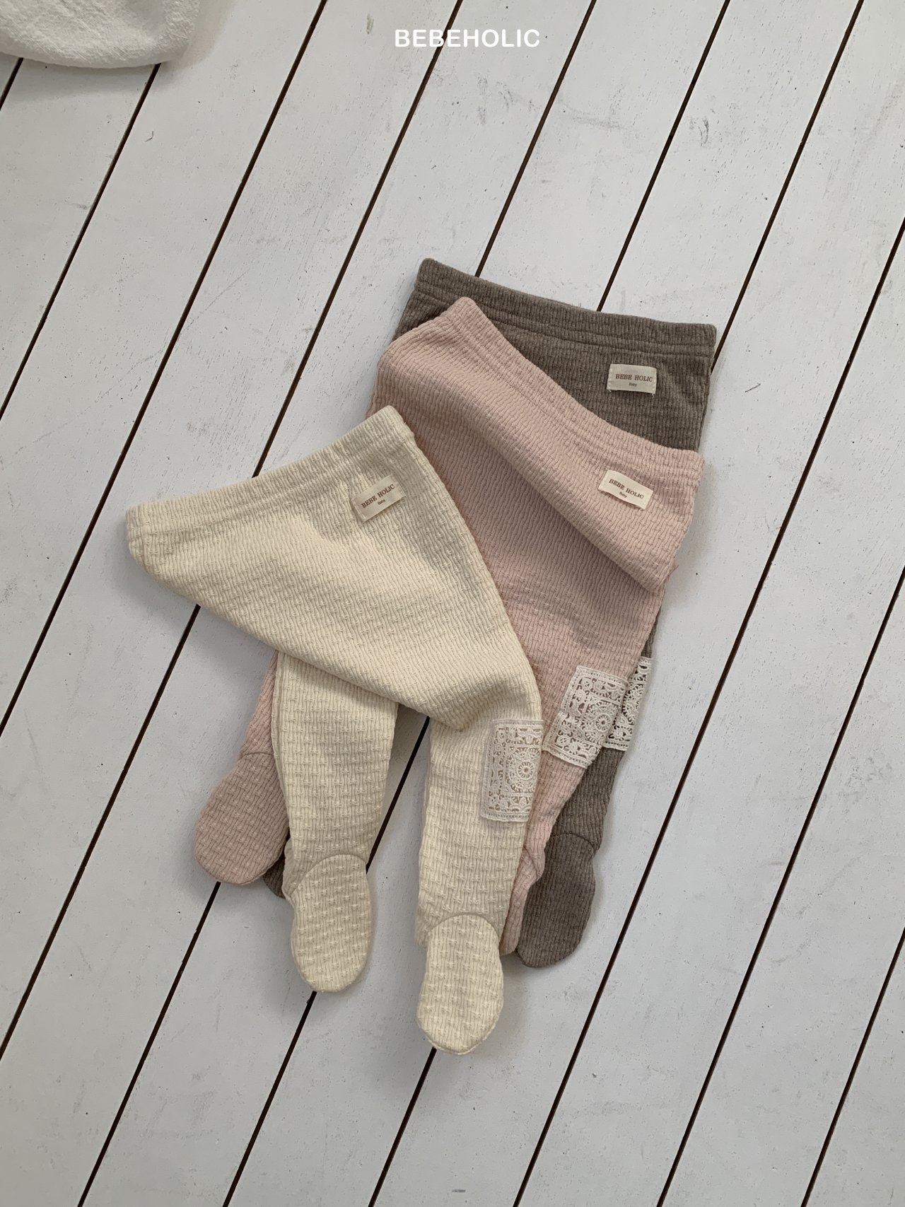 🌸預訂 韓國直送🌸🇰🇷BEBEHOLIC三色蕾絲提花包腳褲