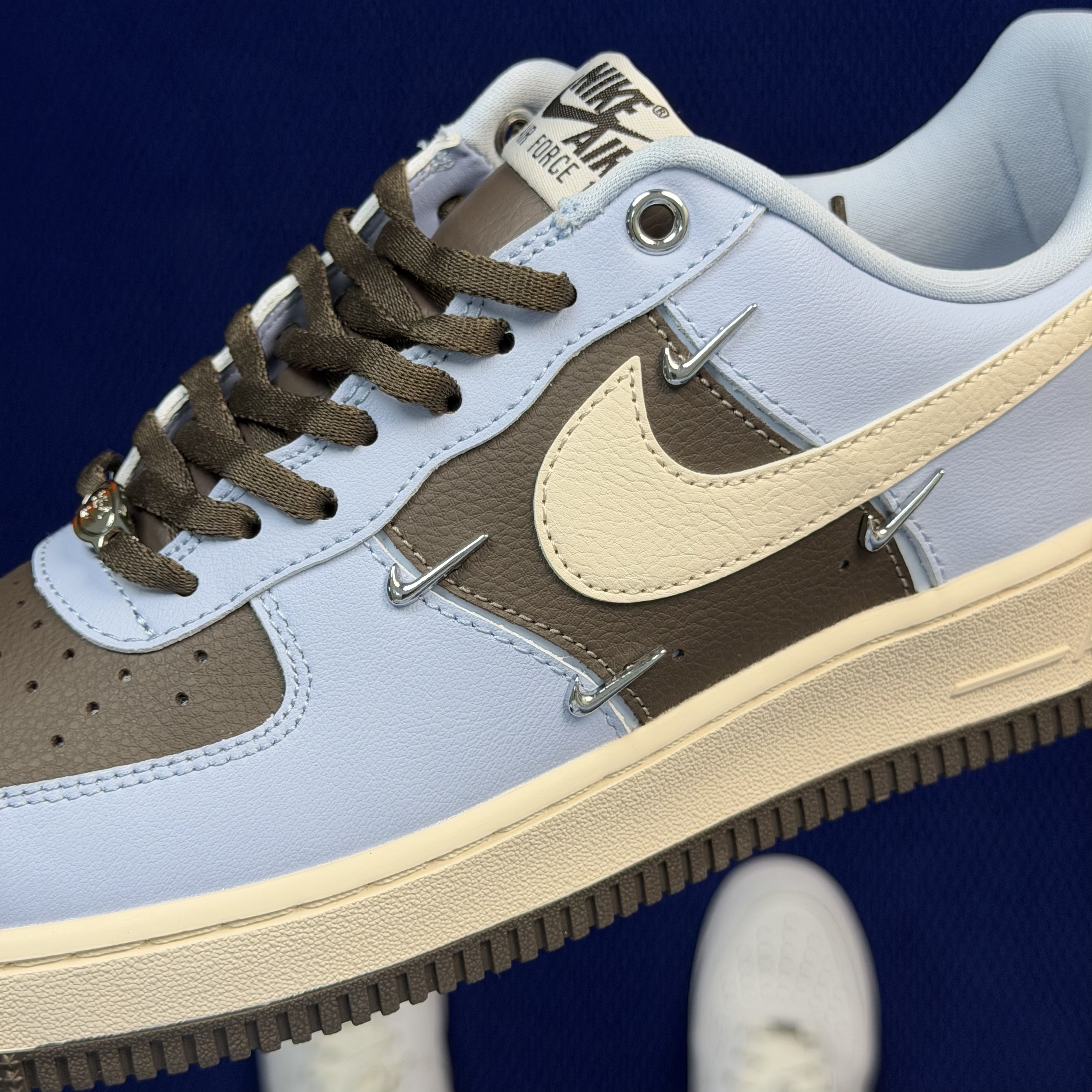 Nike Air Force 1 '07 LX IV4089-011 