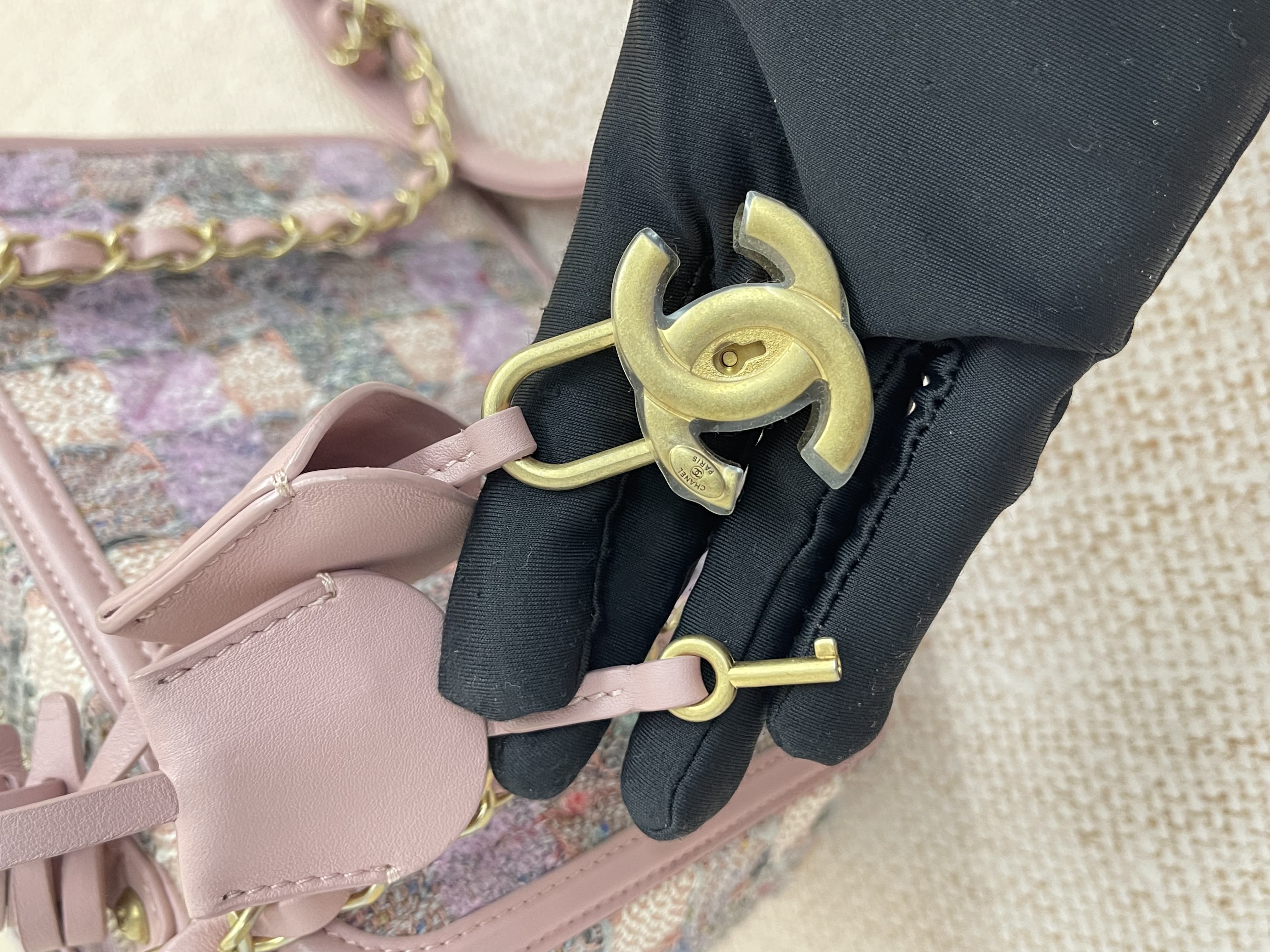 Pre-owned Chanel Tweed CC Filigree Vanity Case/ Product Code: 26042403