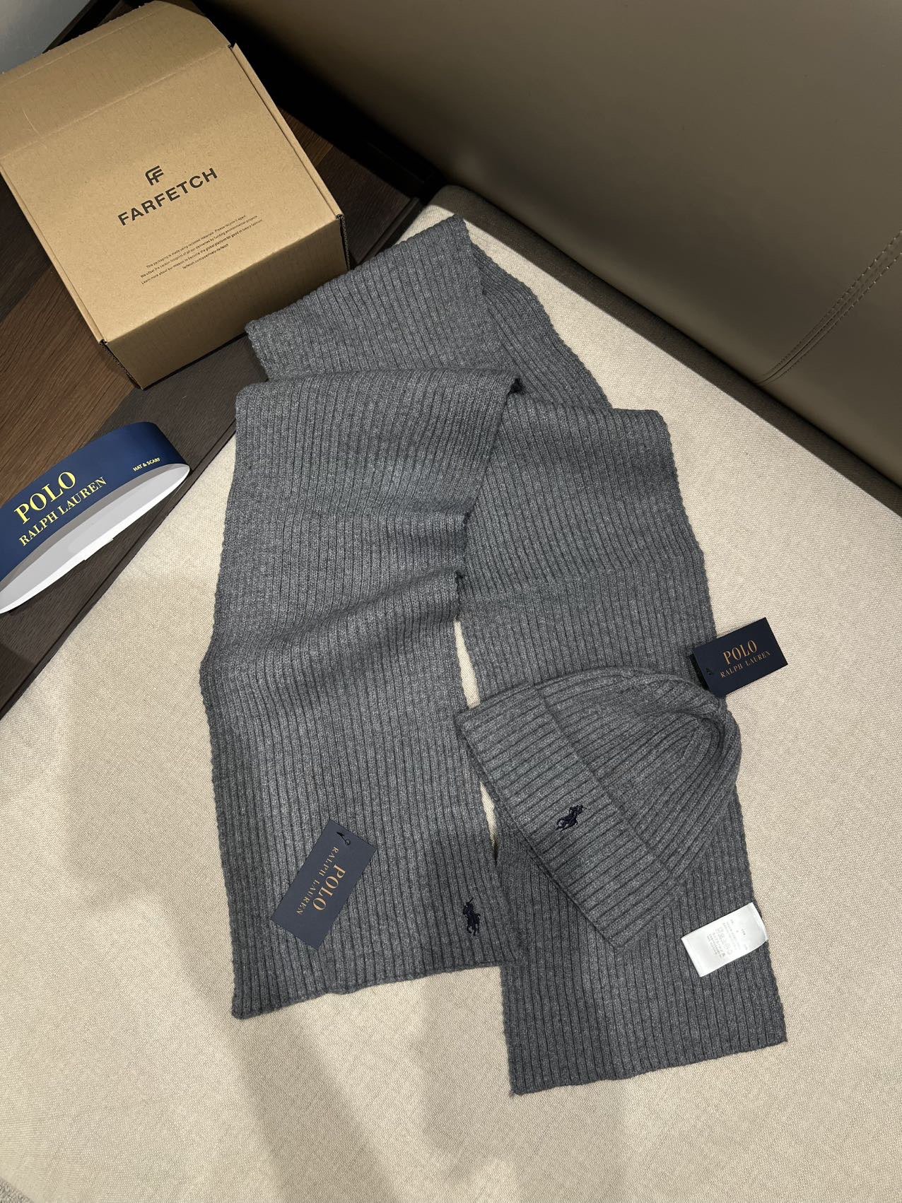 $128套。Ralph Lauren 小馬帽飾圍巾套裝