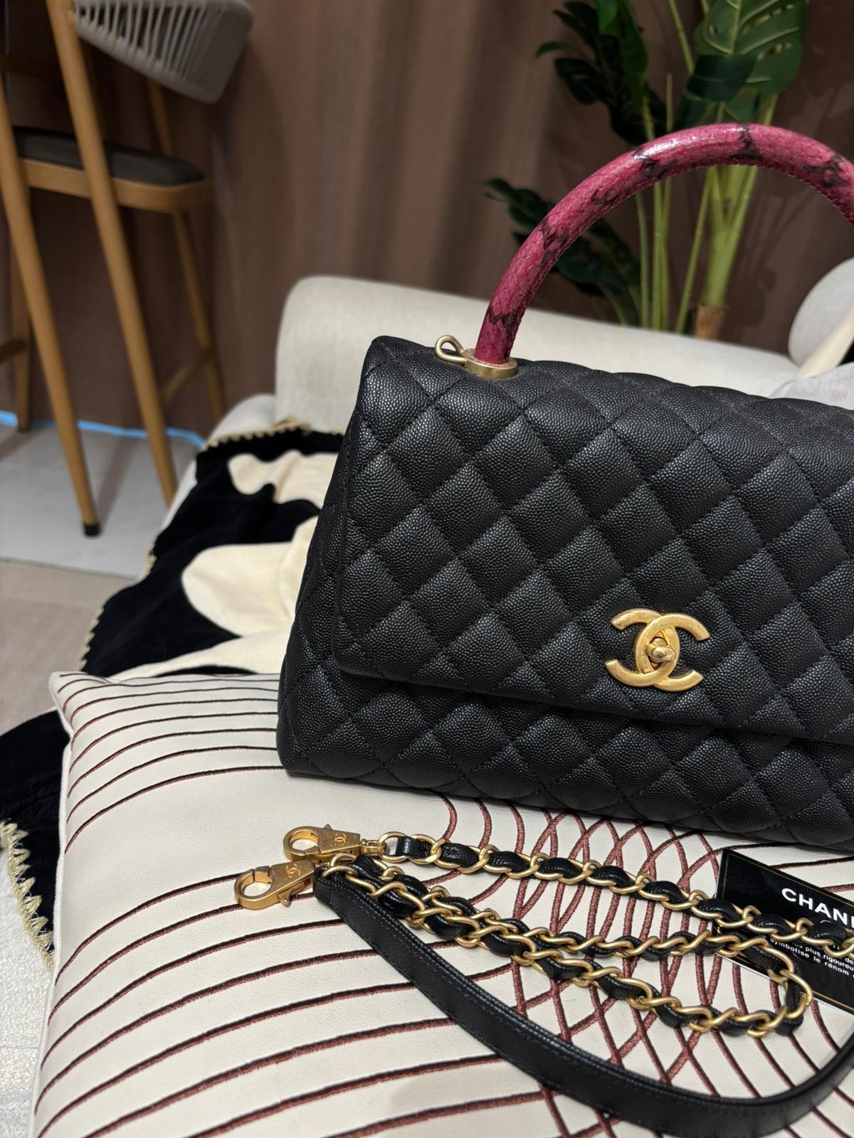 Chanel coco handle medium 黑色荔枝牛皮復古金扣，絕版罕有蛇手柄 100%Authentic, 98%new ✅26card ✅dust bag ✅box 