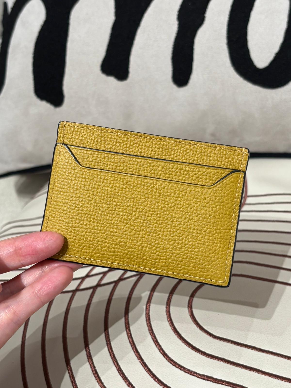 Loewe card holder ANAGRAM PLAQUE PEBBLED LEATHER 卡片 100%Authentic, 全新未使用 unused ✅dust bag✅booklet