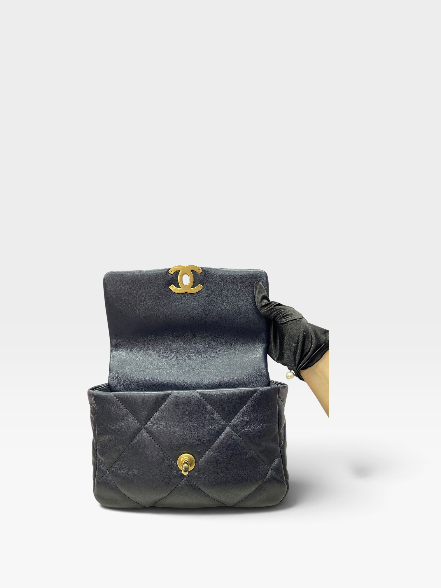 Pre-Owned CHANEL C19 Bag Navy Blue / Product Code: 092701
