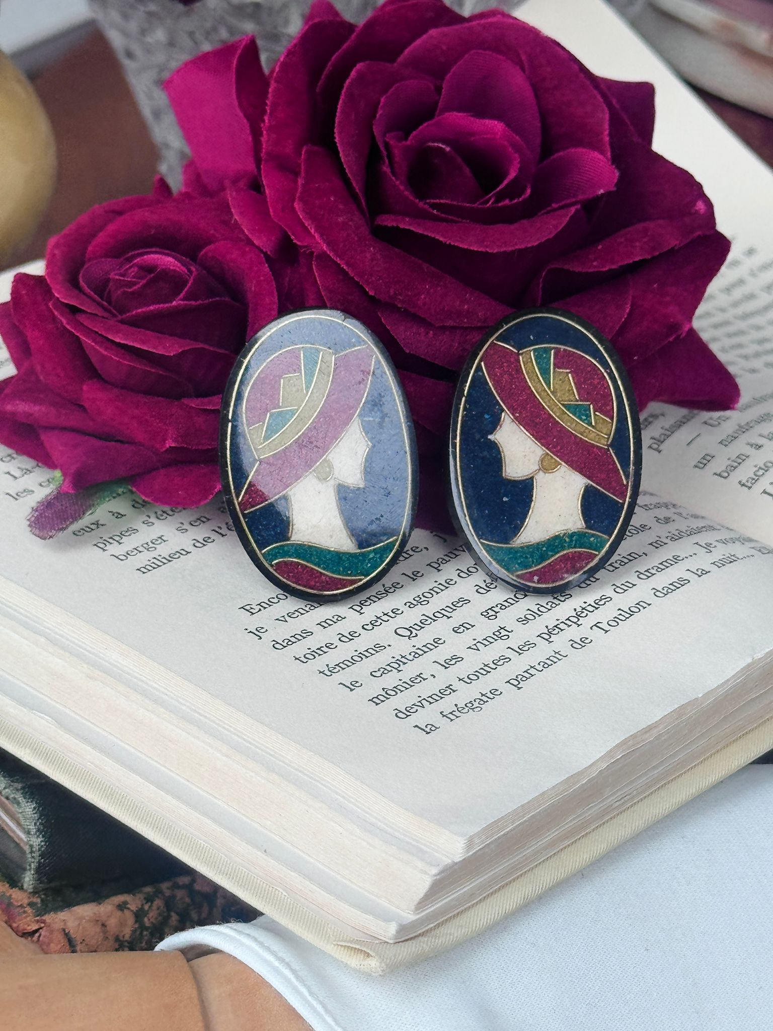 Vintage C.a. 1980s Inlay "Flapper Lady" Silhouette Stud Earrings (MT2589-6)