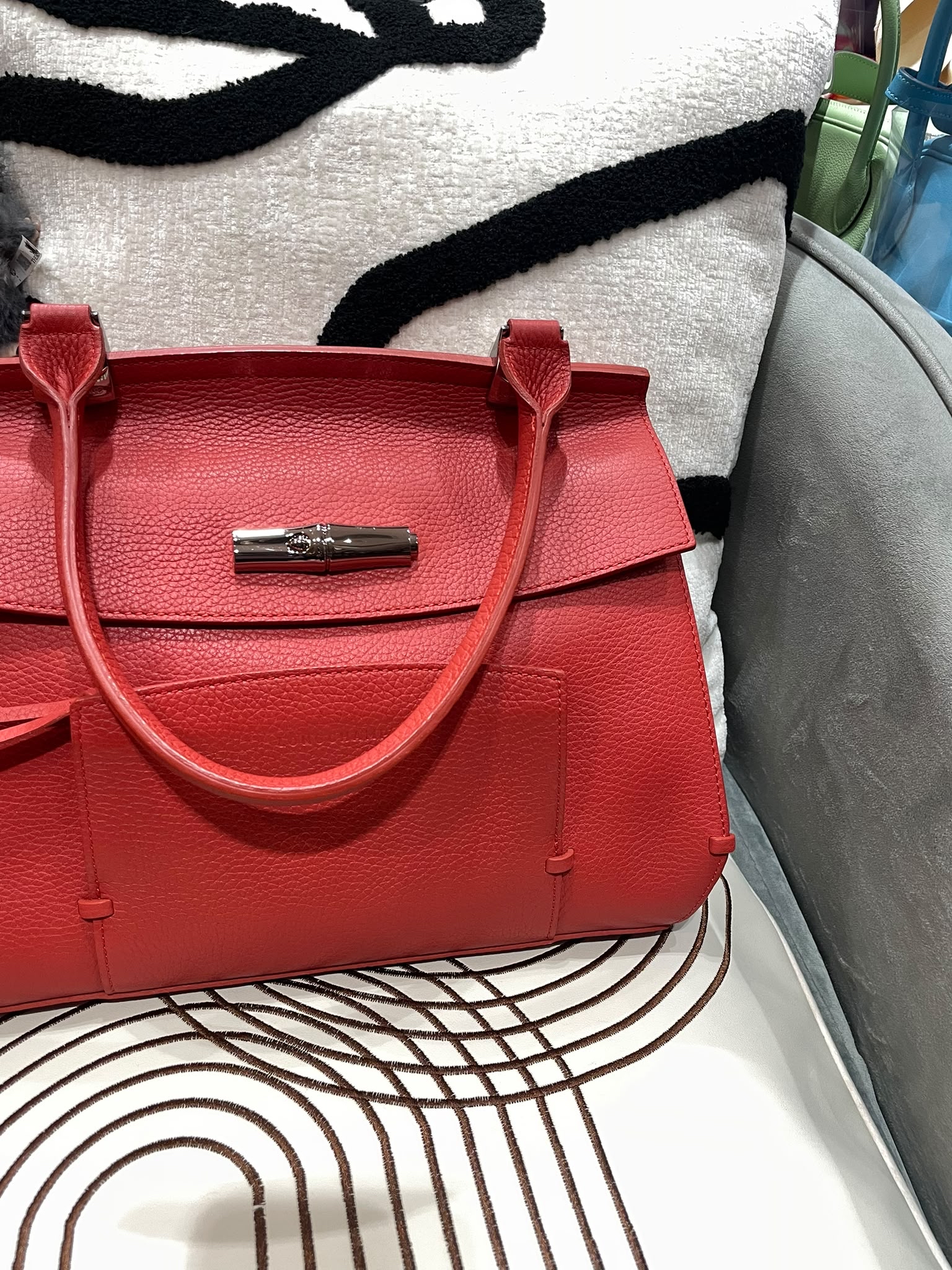 Longchamp Calfskin Shoulder Bag 100%Authentic, 98%New