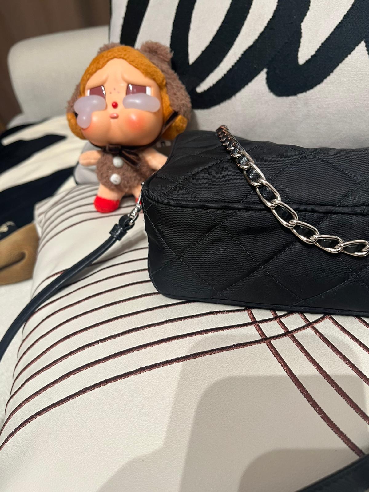 Prada re-nylon crossbody bag  100%Authentic ,90%new  ✅ booklet ✅dust bag 