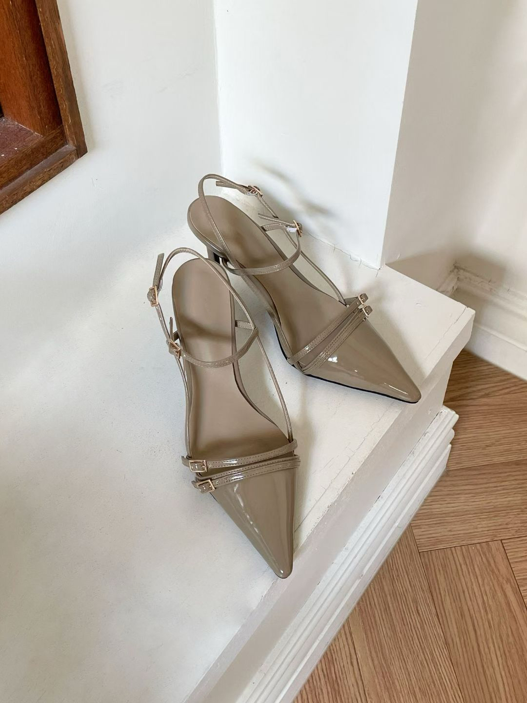 Elegant pointy straps heels