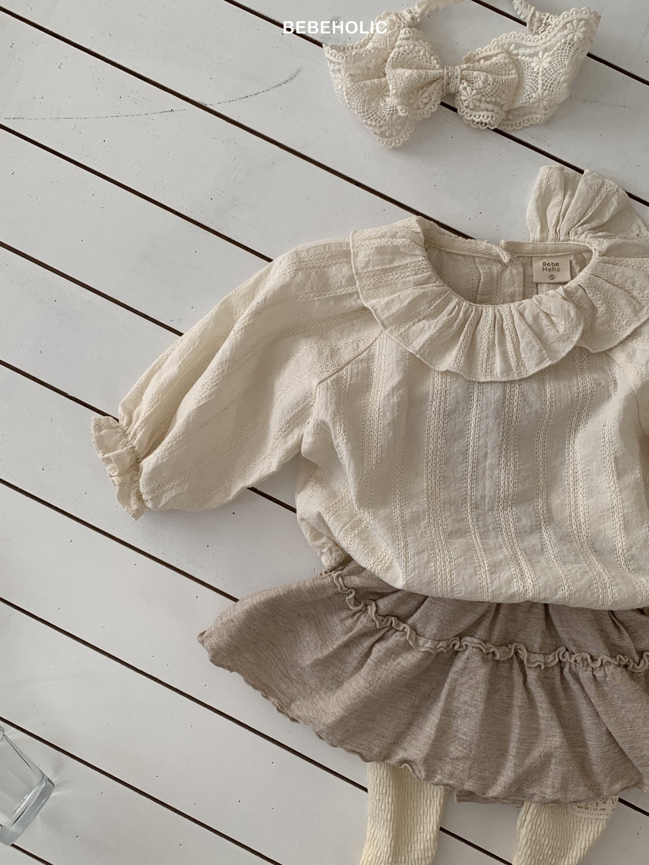 🌸預訂 韓國直送🌸🇰🇷BEBEHOLIC兩色提花荷葉領長袖上衣