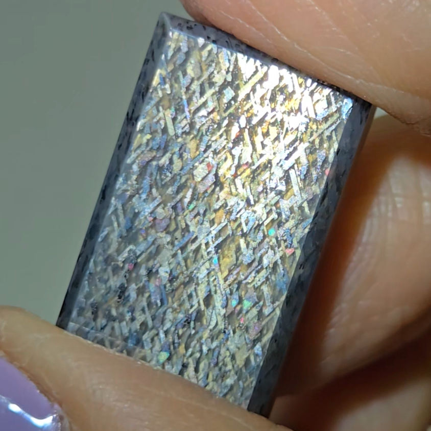 Lattice rainbow sunstone square cabochon - SM139