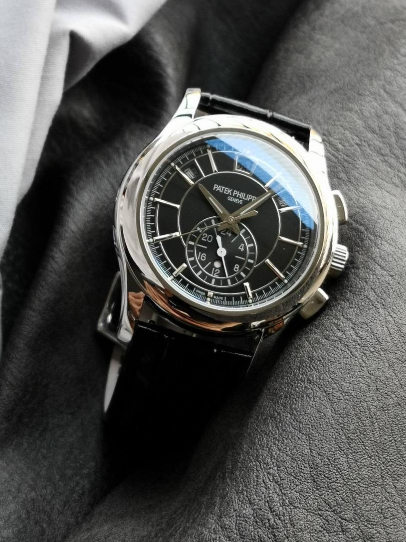 2024墙裂推荐 重金打造经典时计】——百达.翡丽复杂功能系列5905R-010重磅登场，迄今推出的首款Nautilus复杂腕表，以超复杂的工艺技术打造休闲运动腕表。 1⃣️小身板大能量：尽揽以下功能∶12点位日历功能 10点位星期功能 2点位星期功能 6点位24小时。所有功能都可正常使用。 2⃣️机芯采用复刻版Cal.240自动上链机芯，在实现外观的逼真前提下，功能一并完美诠释。 3⃣️改装大师独立制表人，倾情参与定制改装表盘颜色，给予独一无二的腕表增添有趣的灵魂！ 匠心力作 欢迎各位表友品鉴！