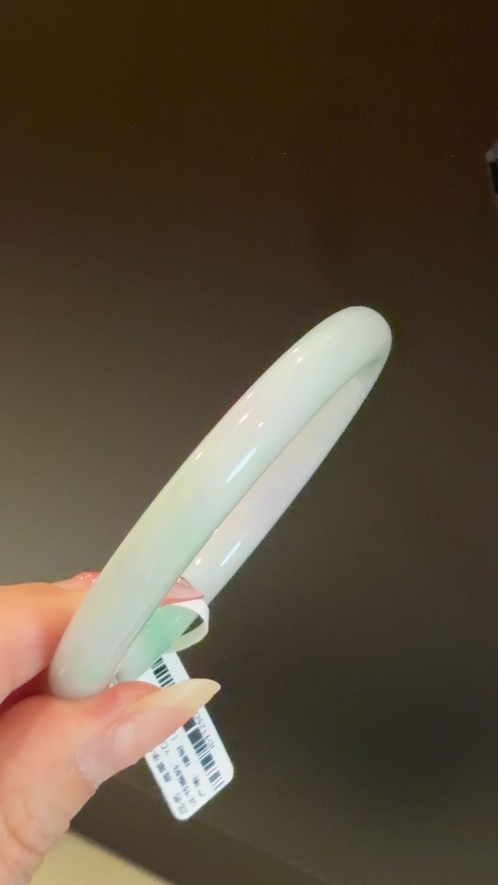 53圈口白底青翡翠手镯 53x7x8mm 圆条