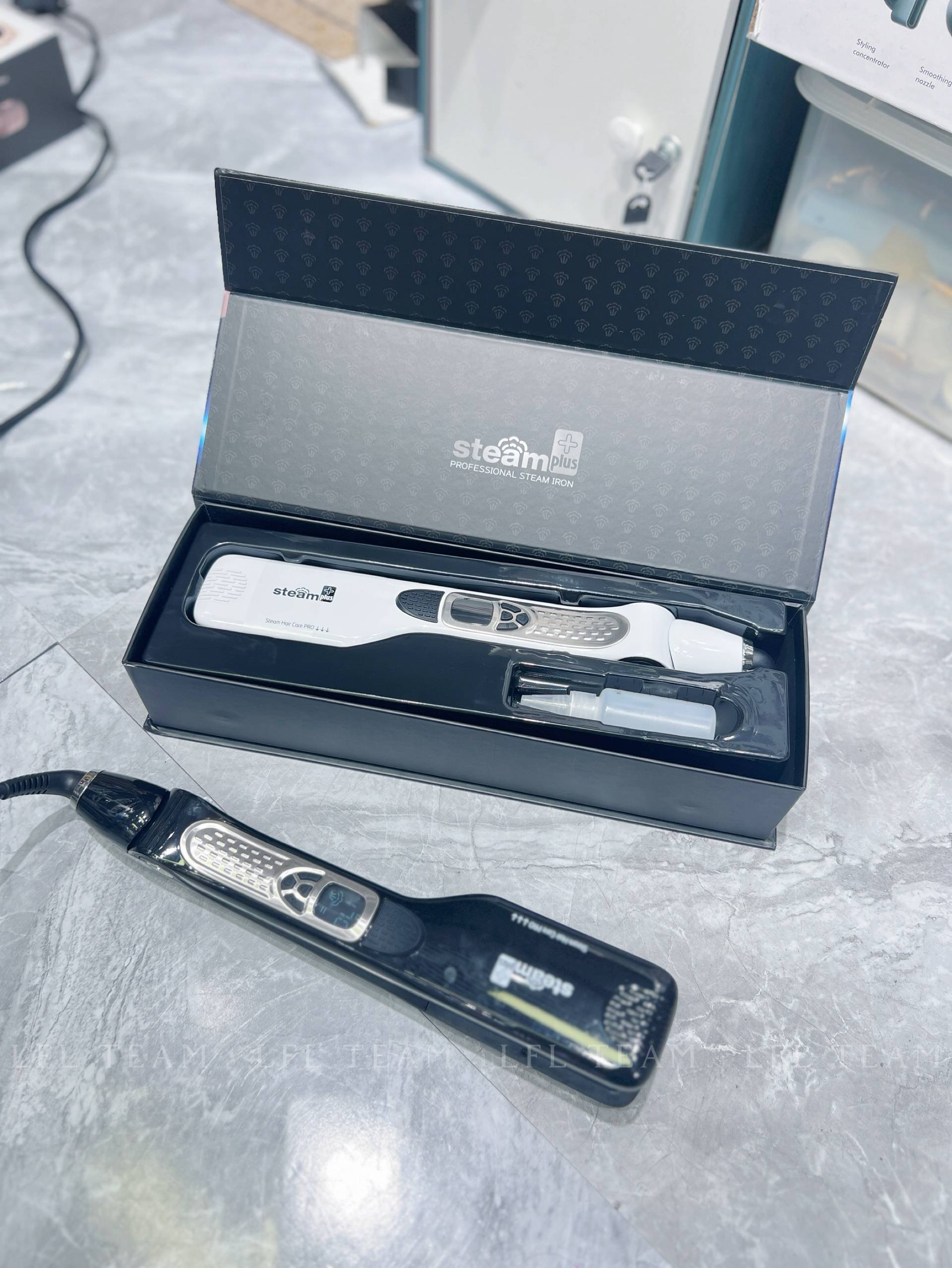 P985 蒸汽护发直发器